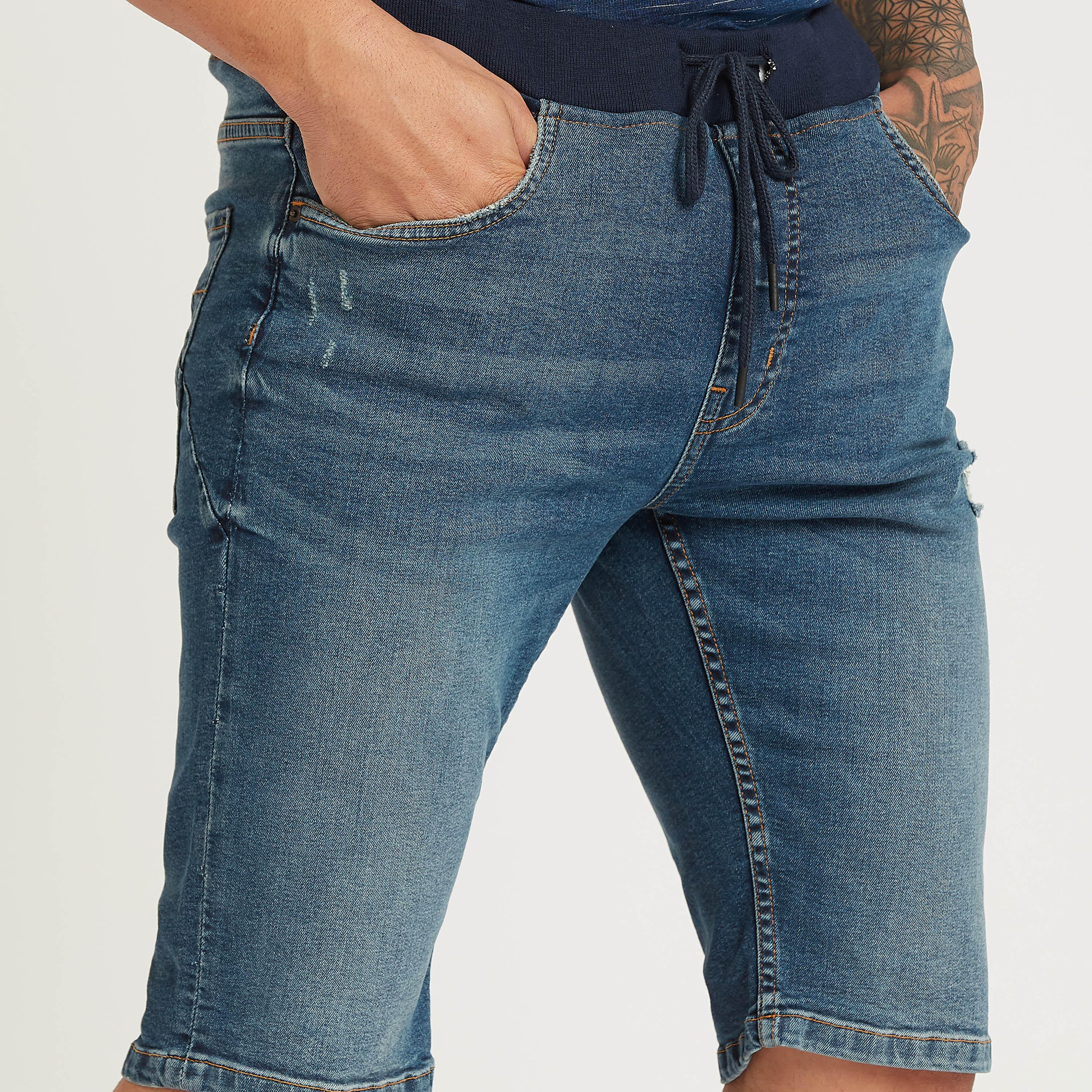 شورت ممزق بخصر منخفض ورباط وجيوب-men-clothing-bottoms-shorts-image-3