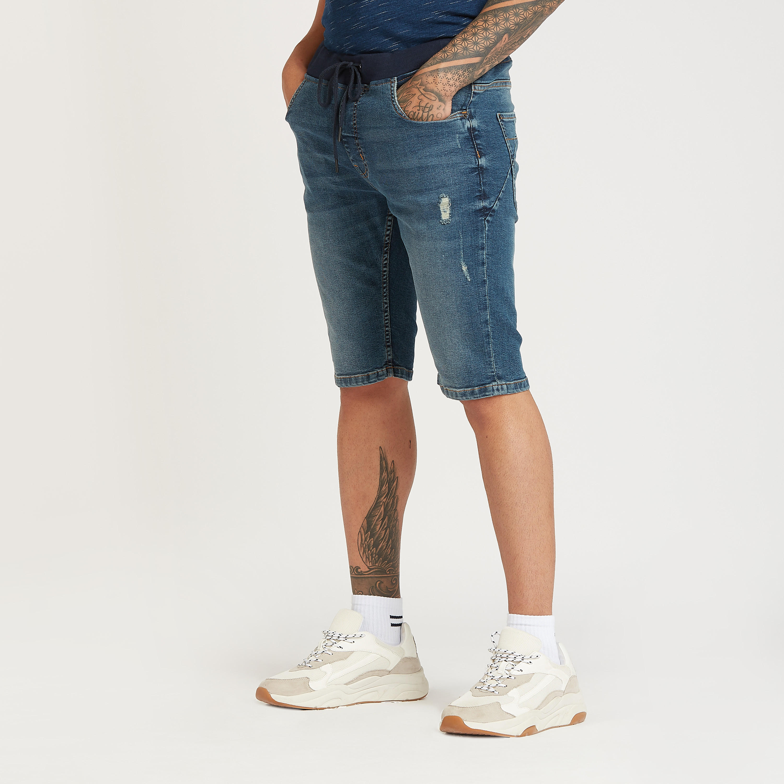 شورت ممزق بخصر منخفض ورباط وجيوب-men-clothing-bottoms-shorts-image-5