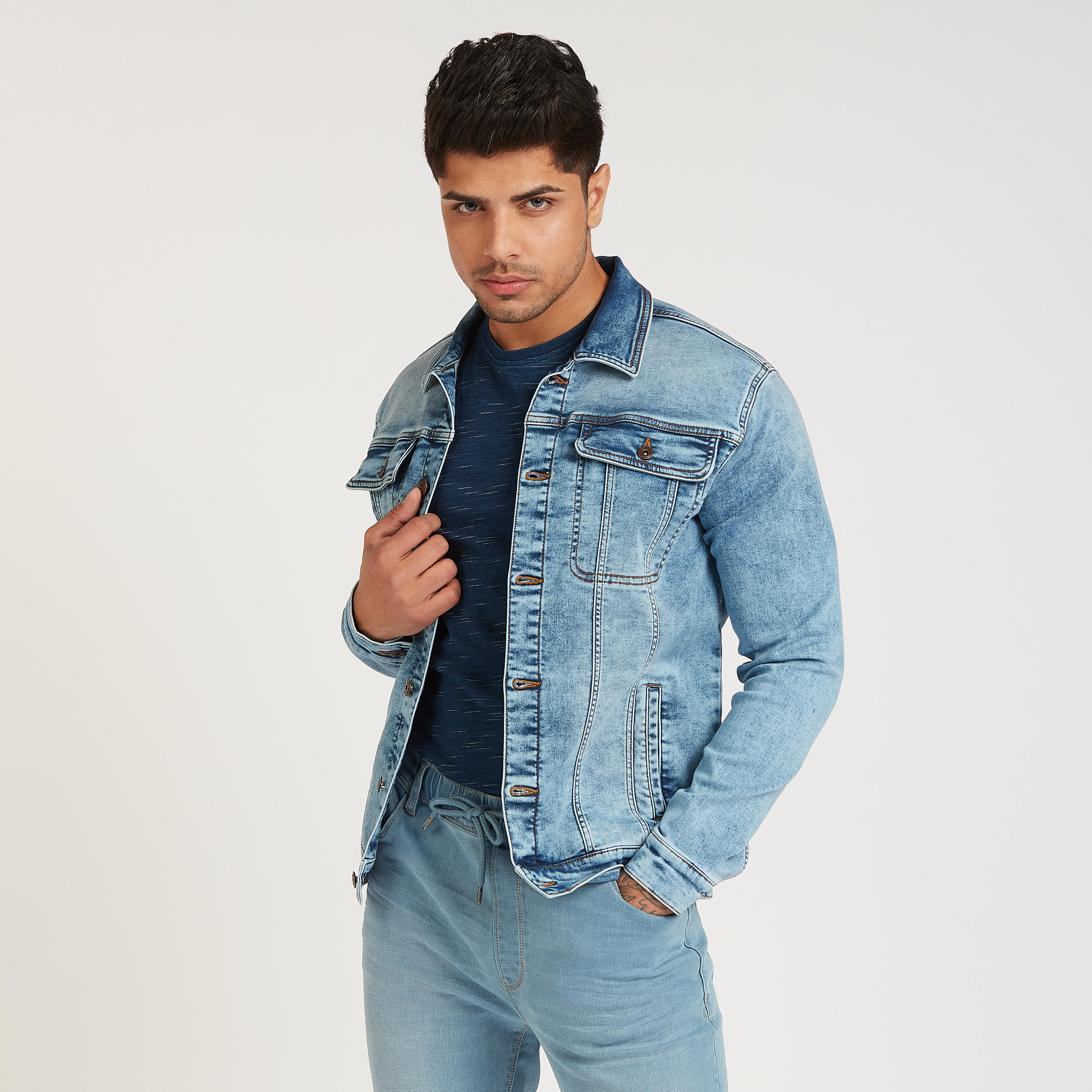 جاكيت دنيم بأكمام طويلة وجيوب بطيّة-men-clothing-jacketsandblazers-jackets-image-1