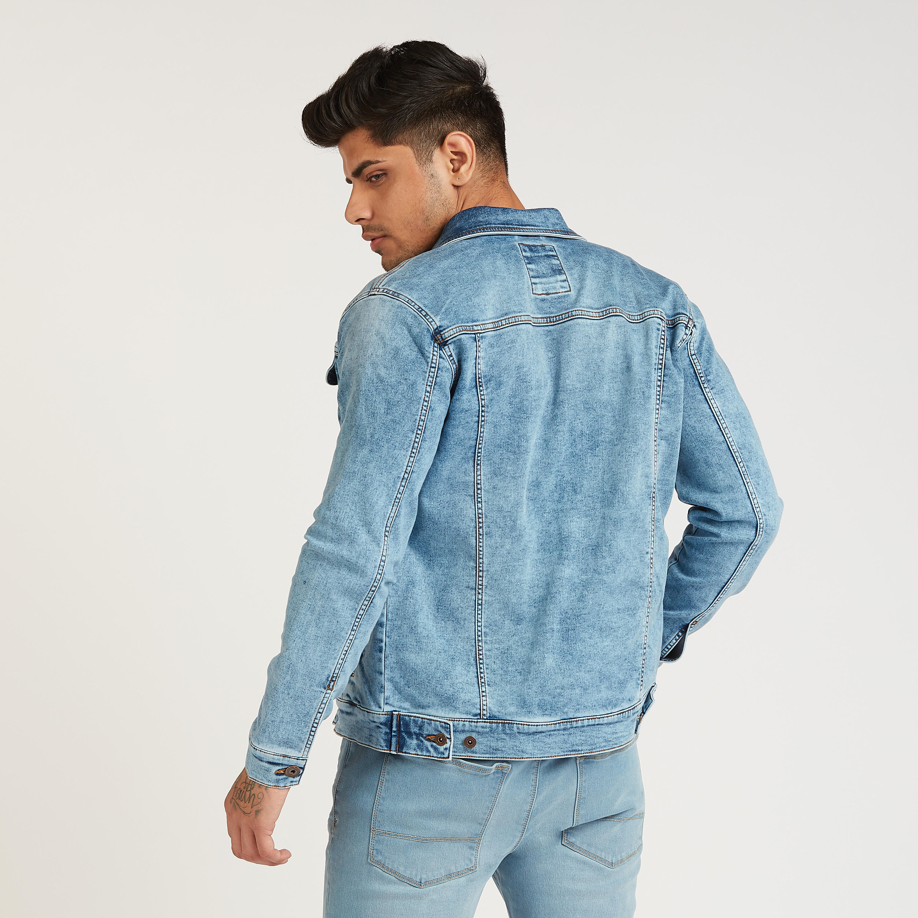 جاكيت دنيم بأكمام طويلة وجيوب بطيّة-men-clothing-jacketsandblazers-jackets-image-4