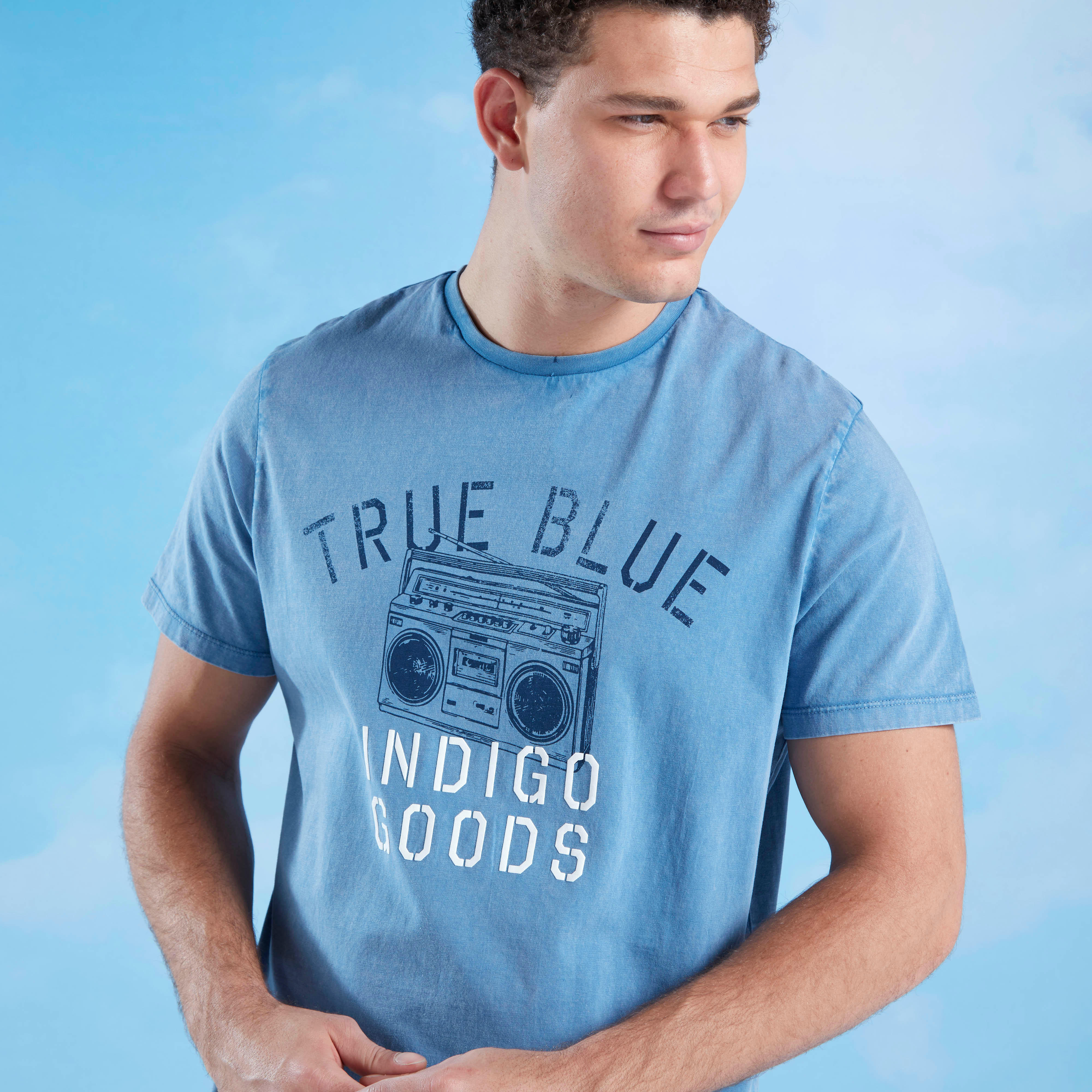 تيشيرت سليم بياقة ضيّقة وأكمام قصيرة وطبعات-men-clothing-tshirtsandpolos-tshirts-image-3