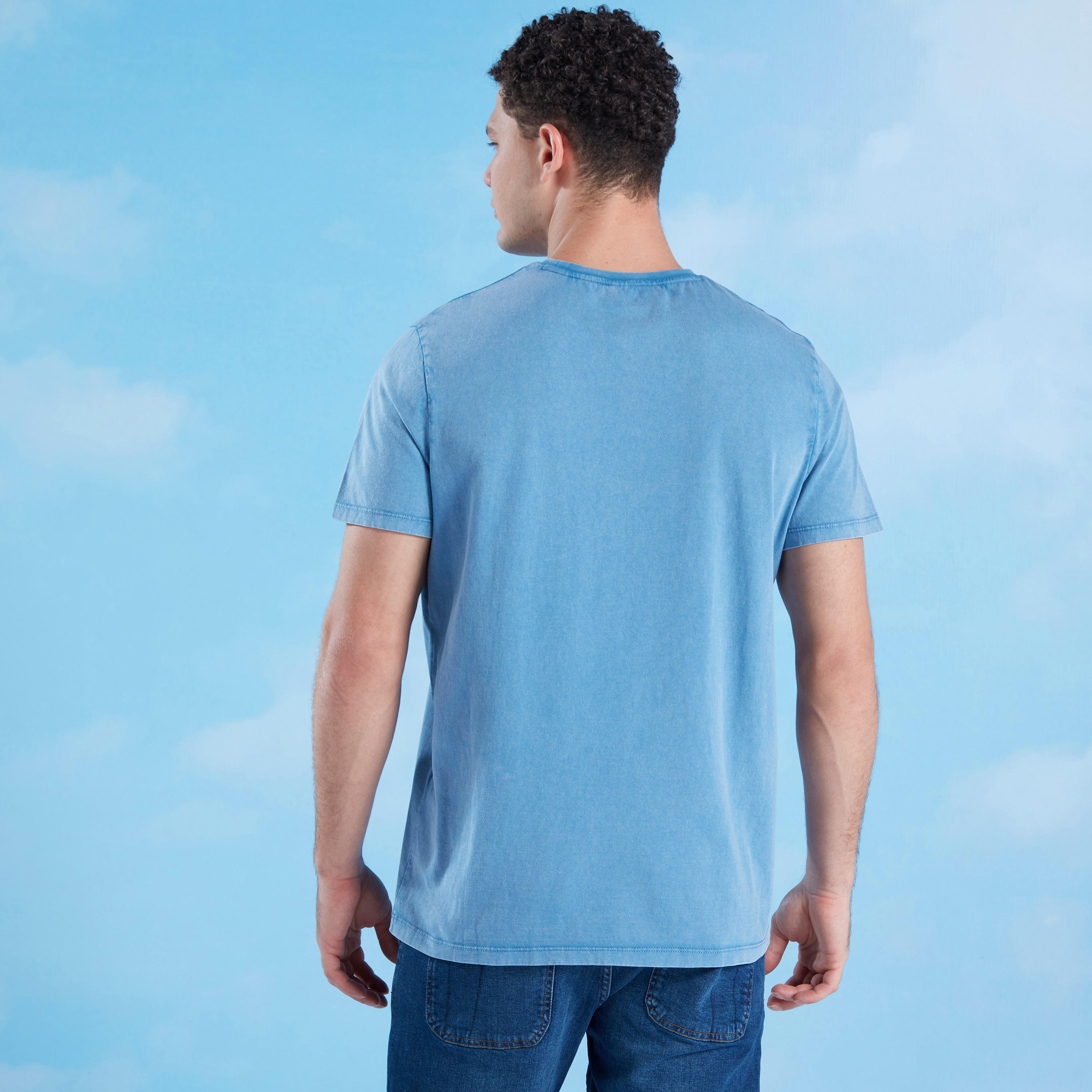 تيشيرت سليم بياقة ضيّقة وأكمام قصيرة وطبعات-men-clothing-tshirtsandpolos-tshirts-image-4