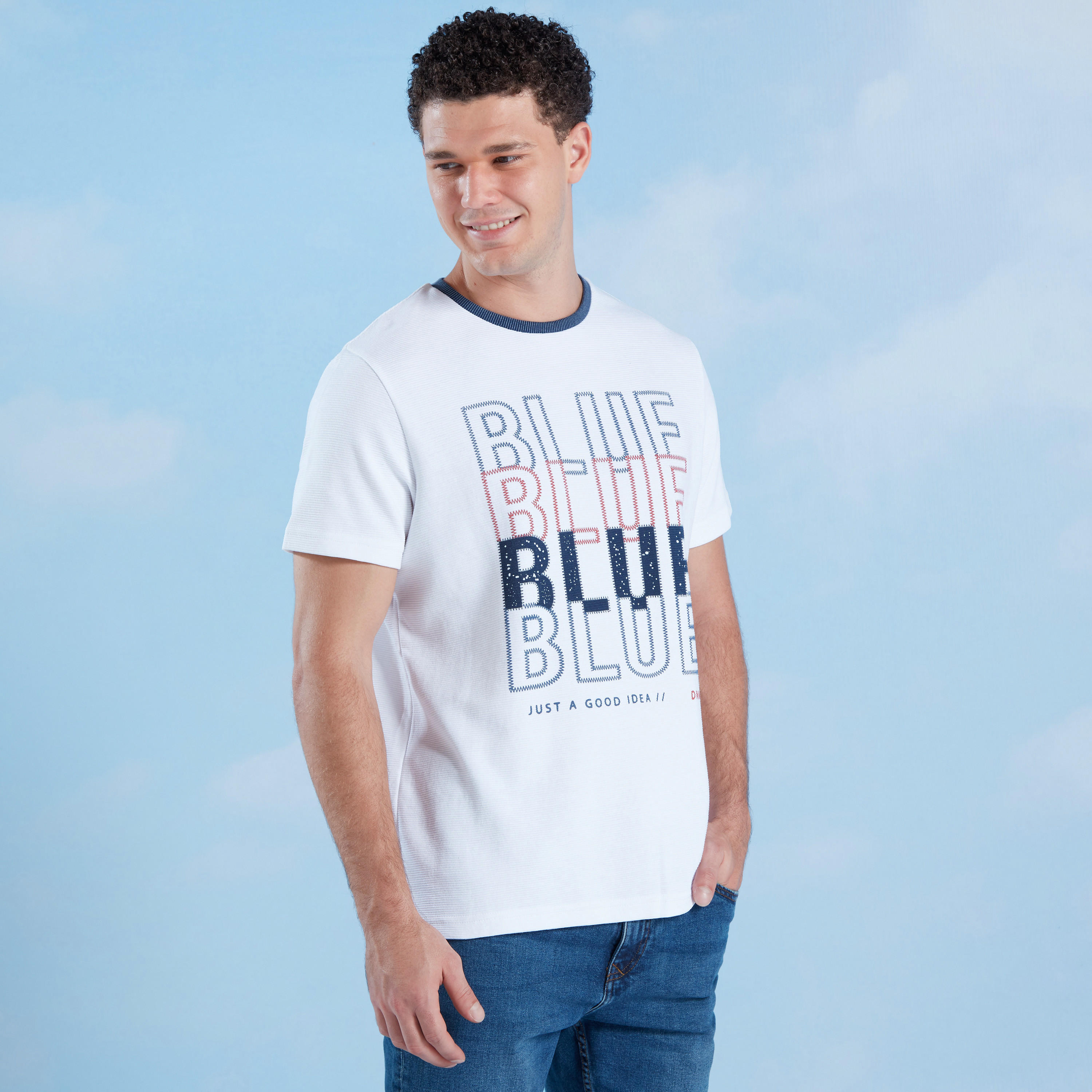 تيشيرت سليم بارز الملمس بياقة ضيّقة وأكمام قصيرة-men-clothing-tshirtsandpolos-tshirts-image-2