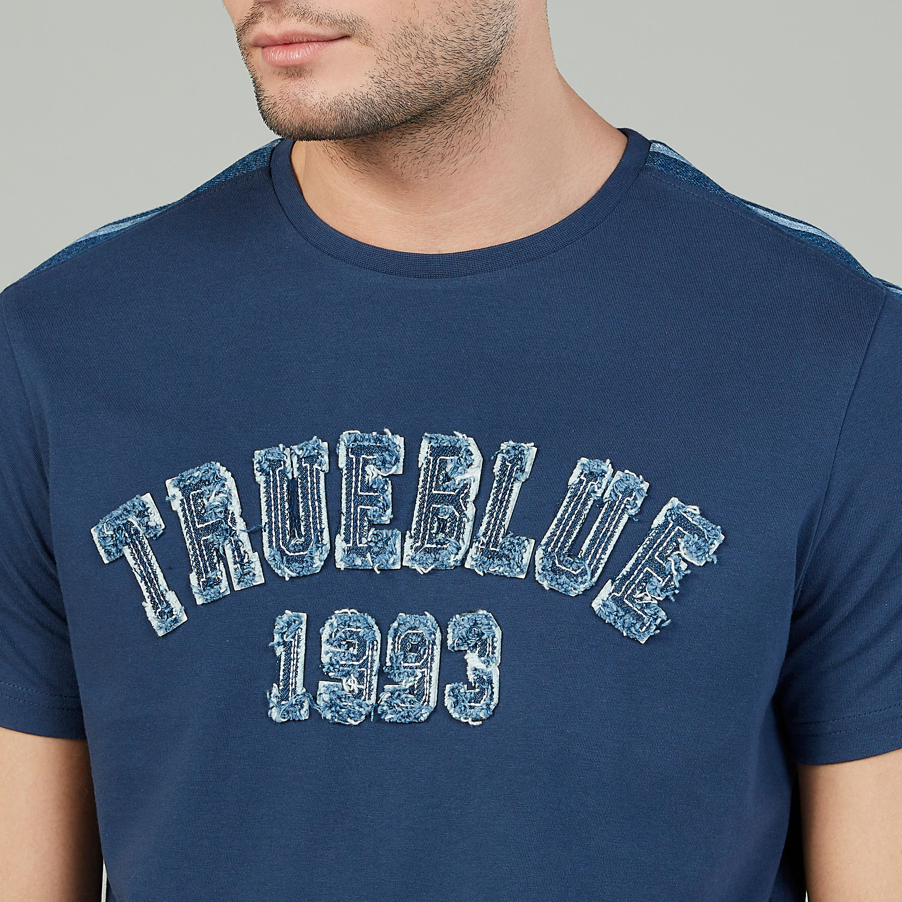 تيشيرت سليم بياقة ضيّقة وأكمام قصيرة-men-clothing-tshirtsandpolos-tshirts-image-3