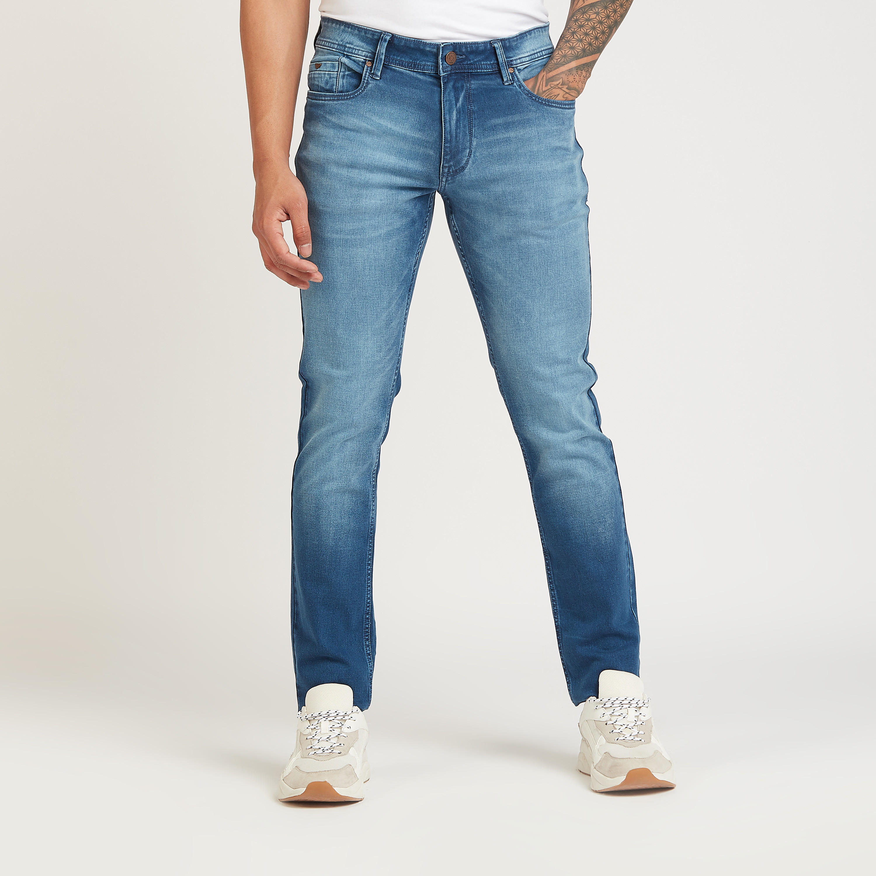 بنطلون جينز طويل بقصة سليم سادة بخصر منخفض وجيوب-men-clothing-bottoms-jeans-image-5