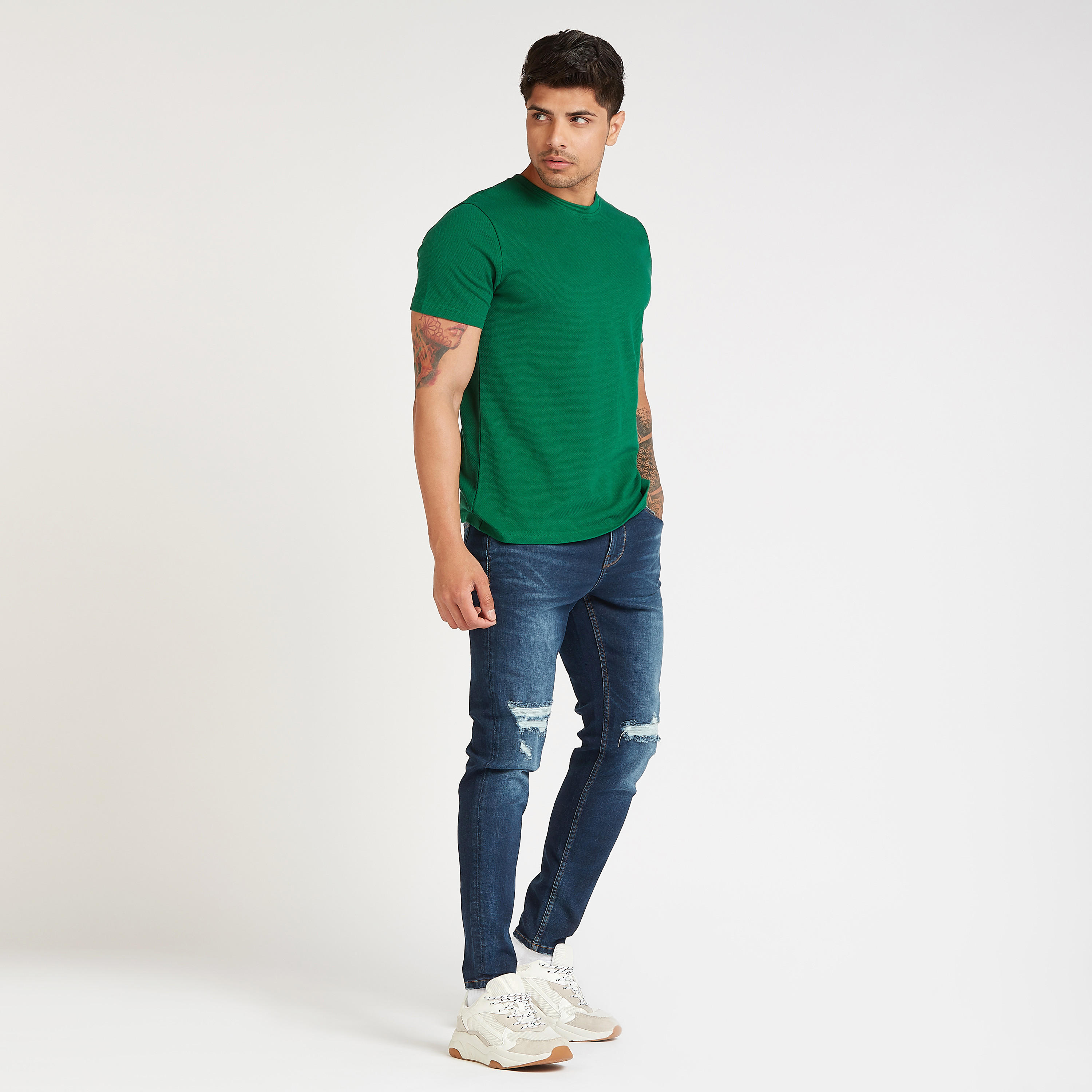 بنطلون جينز ممزّق بقصة سليم و خصر منخفض مع جيوب وحلقات للحزام-men-clothing-bottoms-jeans-image-2