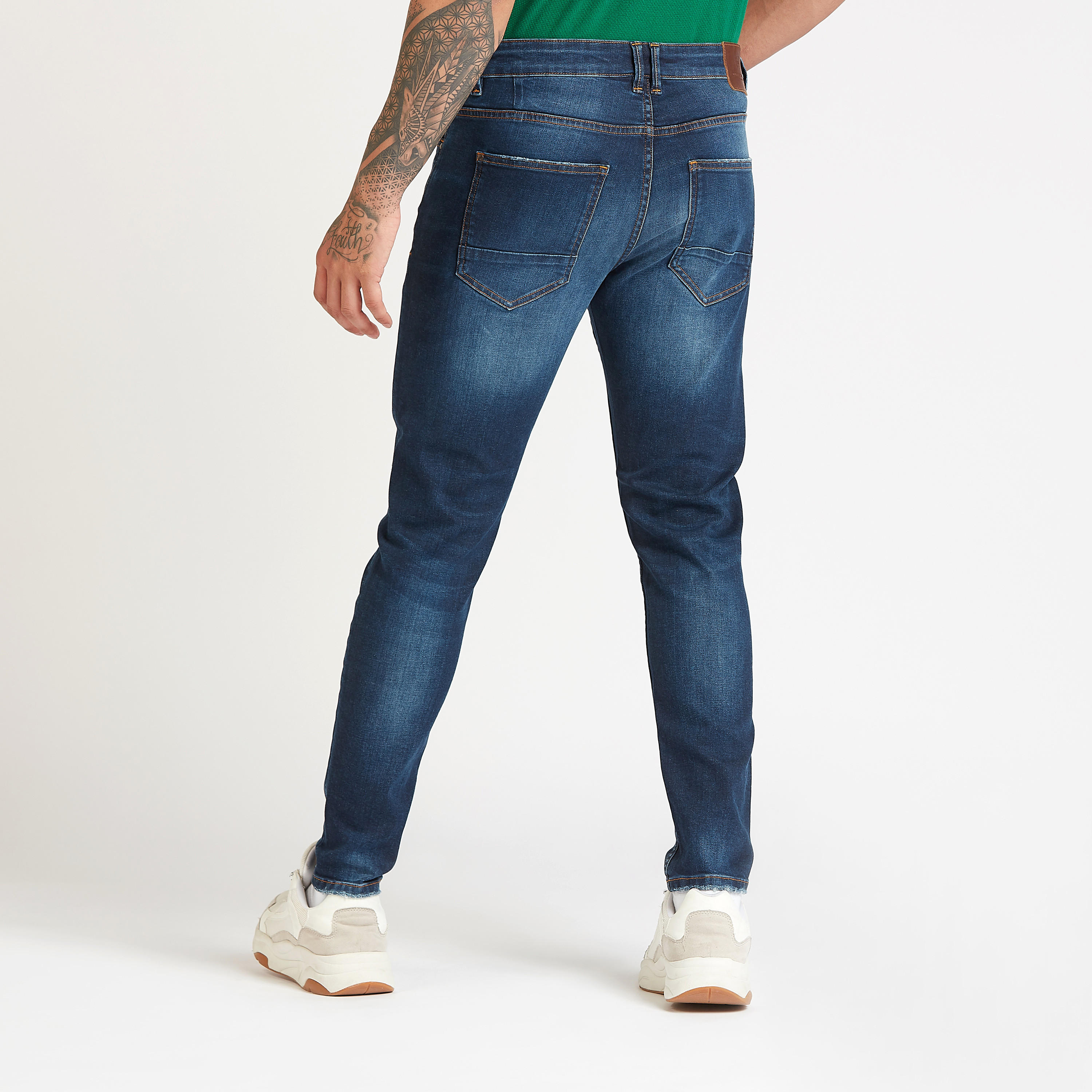 بنطلون جينز ممزّق بقصة سليم و خصر منخفض مع جيوب وحلقات للحزام-men-clothing-bottoms-jeans-image-4