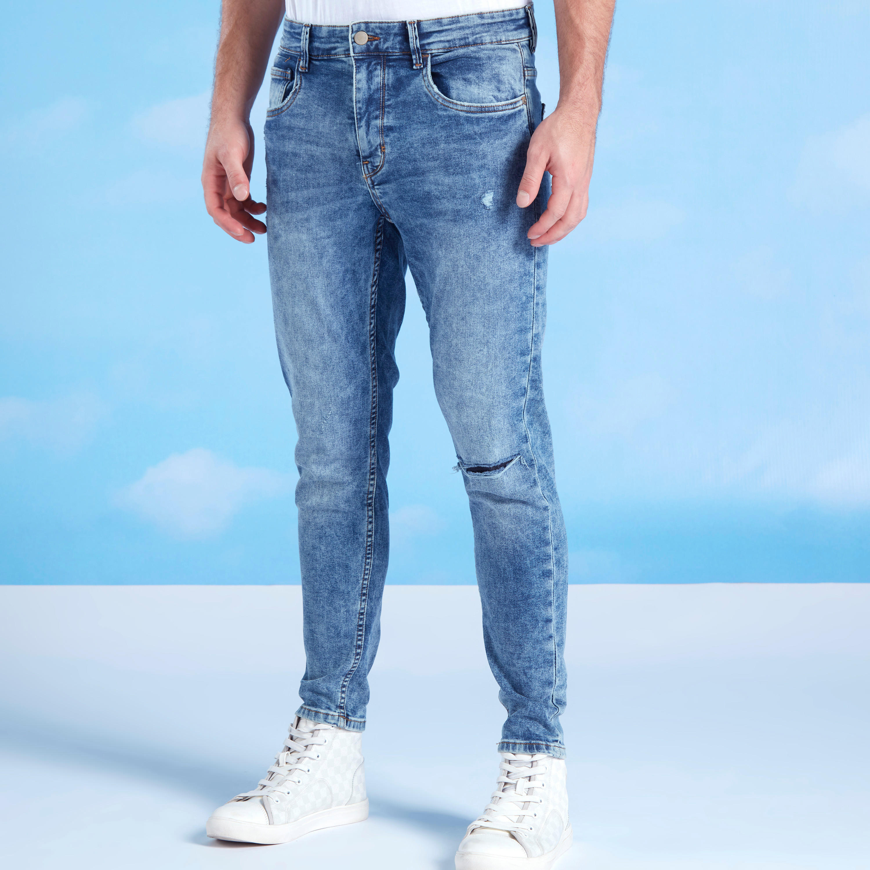 بنطلون جينز ممزّق بقصة سليم و خصر منخفض مع جيوب وحلقات للحزام-men-clothing-bottoms-jeans-image-1
