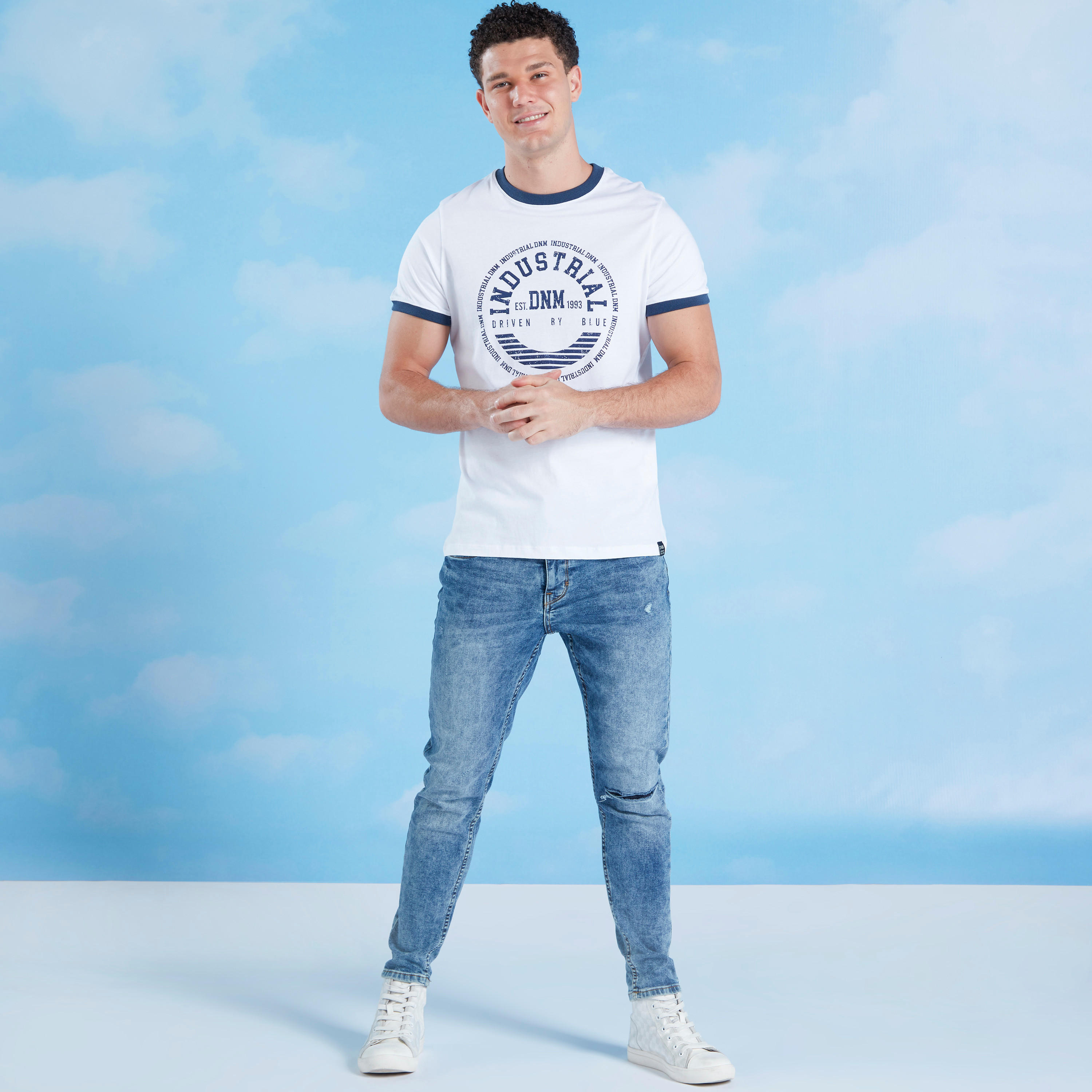 بنطلون جينز ممزّق بقصة سليم و خصر منخفض مع جيوب وحلقات للحزام-men-clothing-bottoms-jeans-image-2