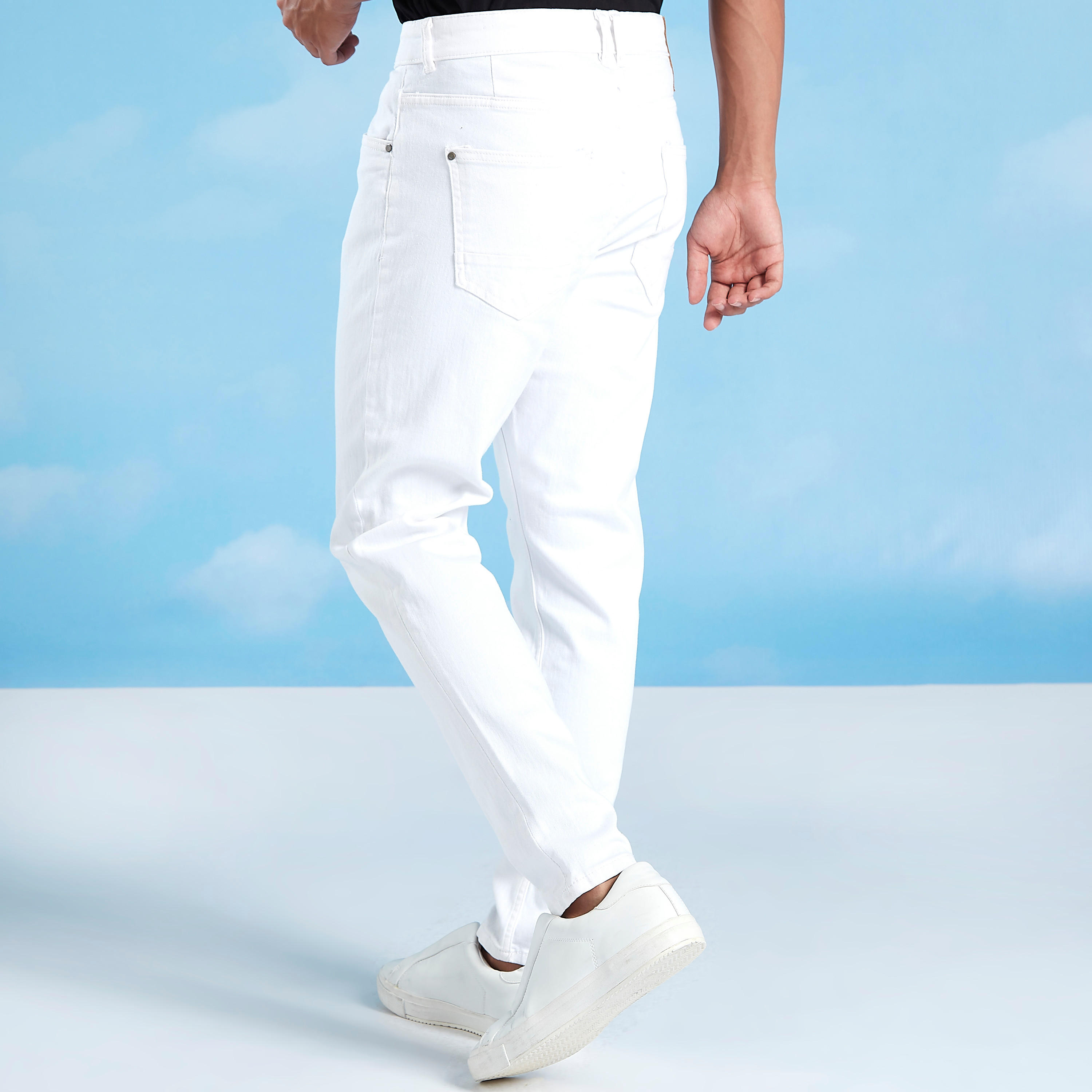 بنطلون جينز سادة بقصة سليم و خصر منخفض بجيوب وحلقات للحزام-men-clothing-bottoms-jeans-image-4