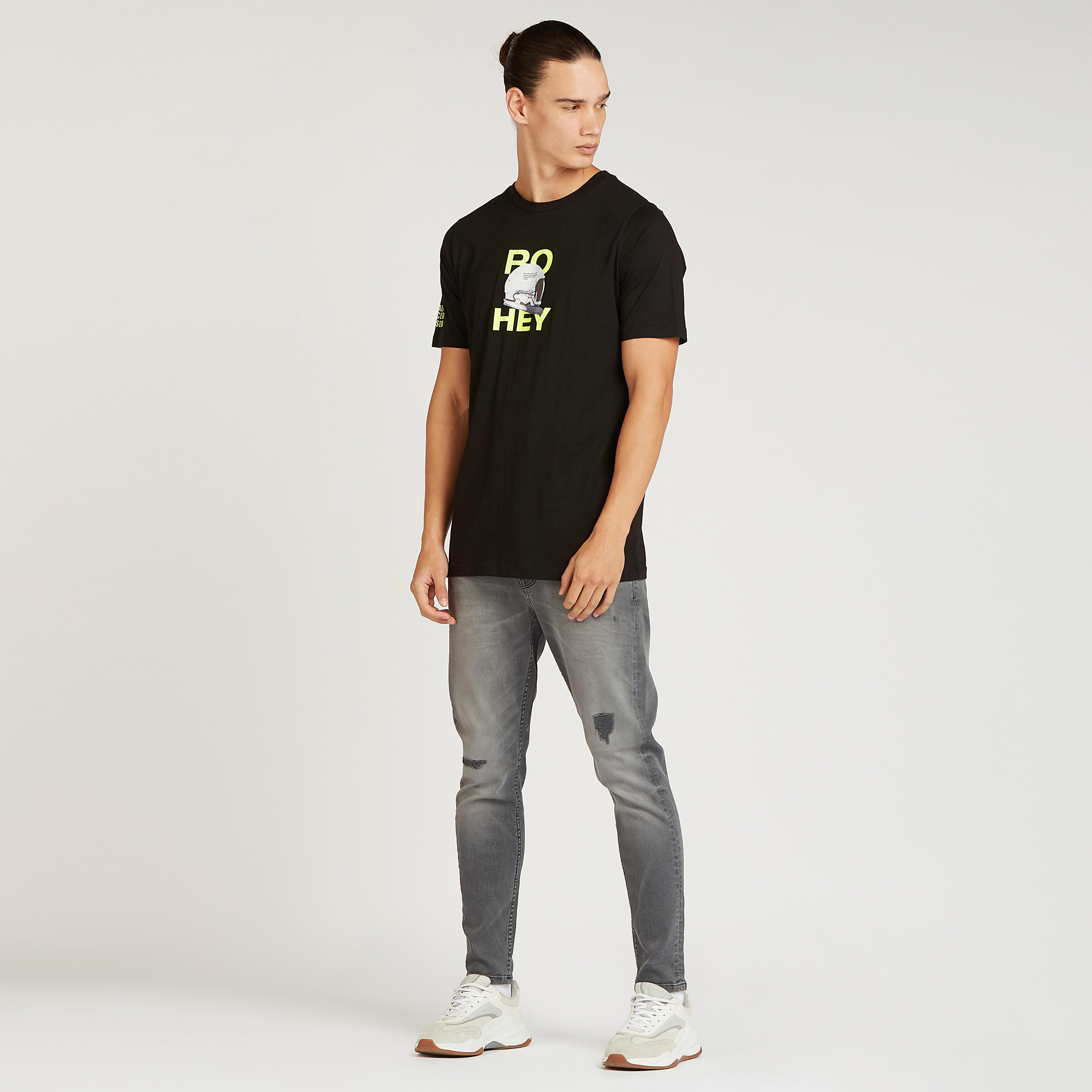 بنطلون جينز ممزّق بقصة سليم و خصر منخفض مع جيوب وحلقات للحزام-men-clothing-bottoms-jeans-image-2