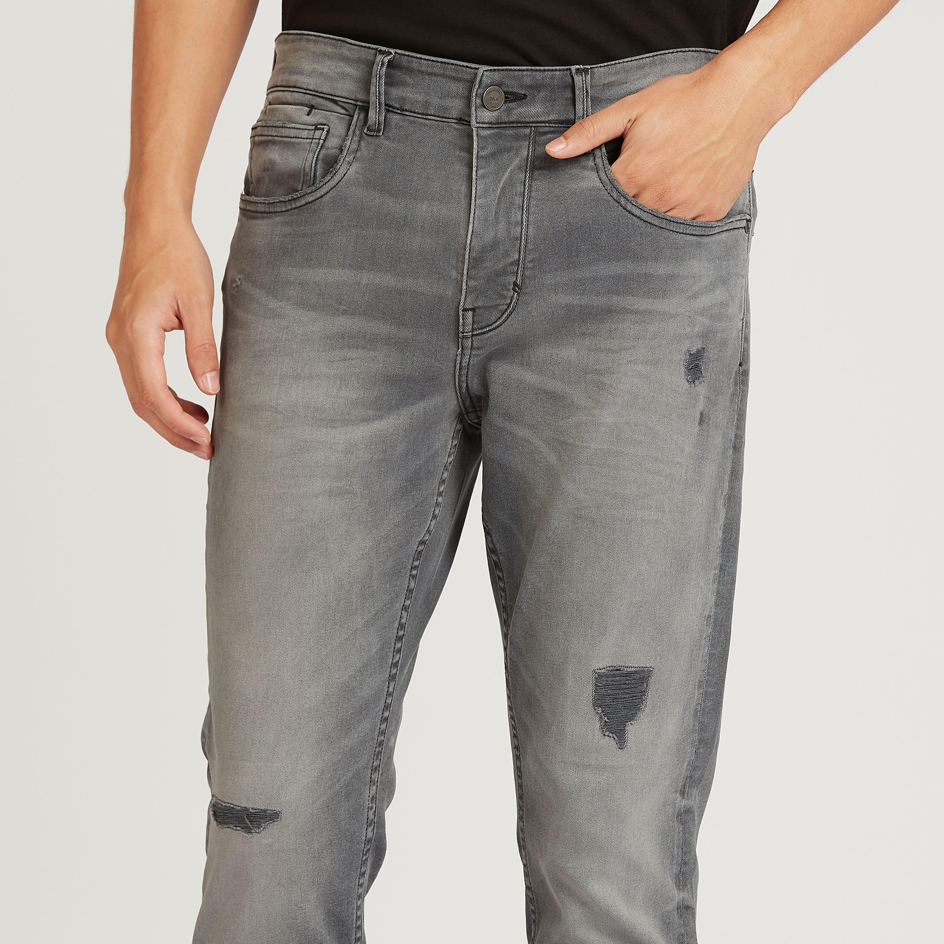 بنطلون جينز ممزّق بقصة سليم و خصر منخفض مع جيوب وحلقات للحزام-men-clothing-bottoms-jeans-image-3