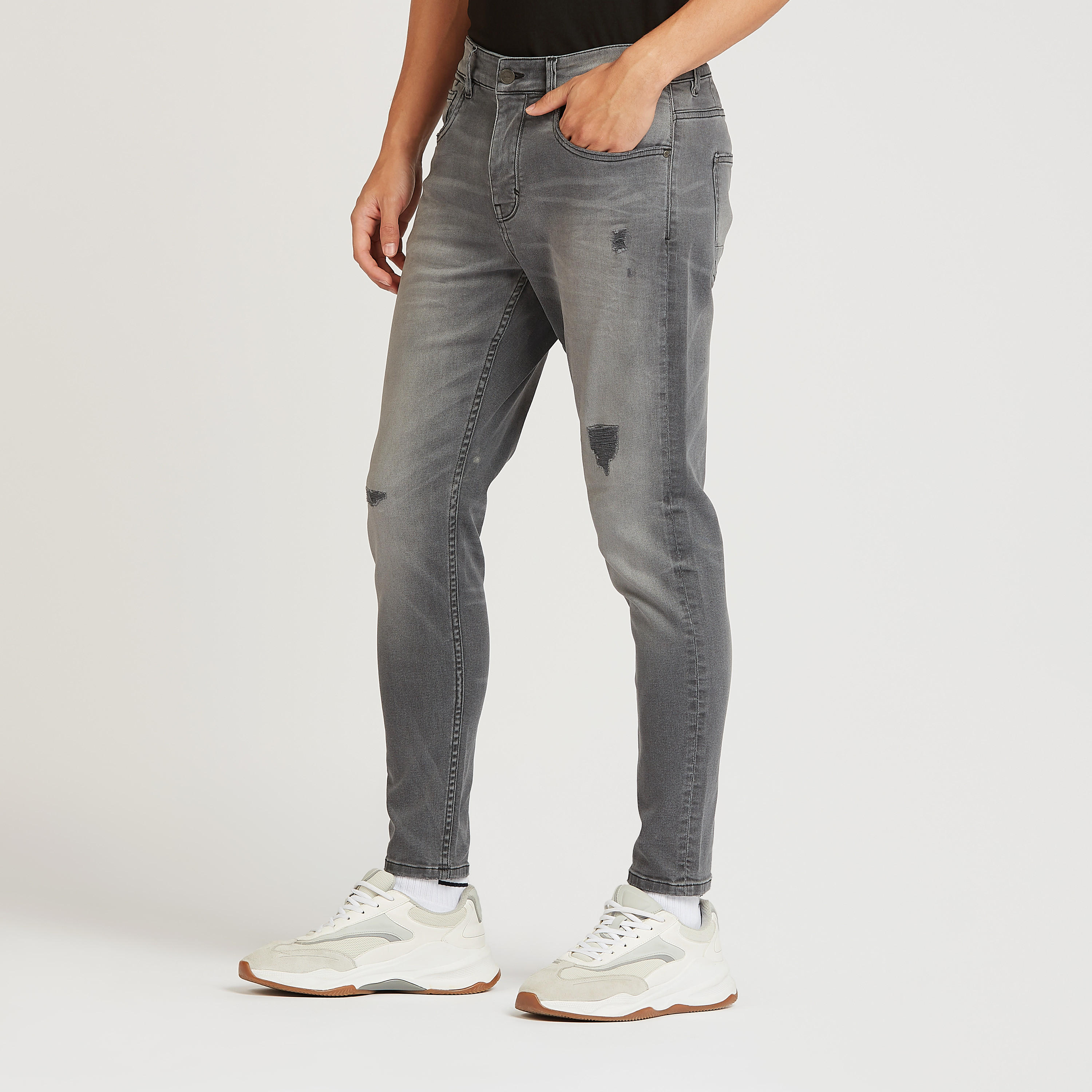 بنطلون جينز ممزّق بقصة سليم و خصر منخفض مع جيوب وحلقات للحزام-men-clothing-bottoms-jeans-image-5