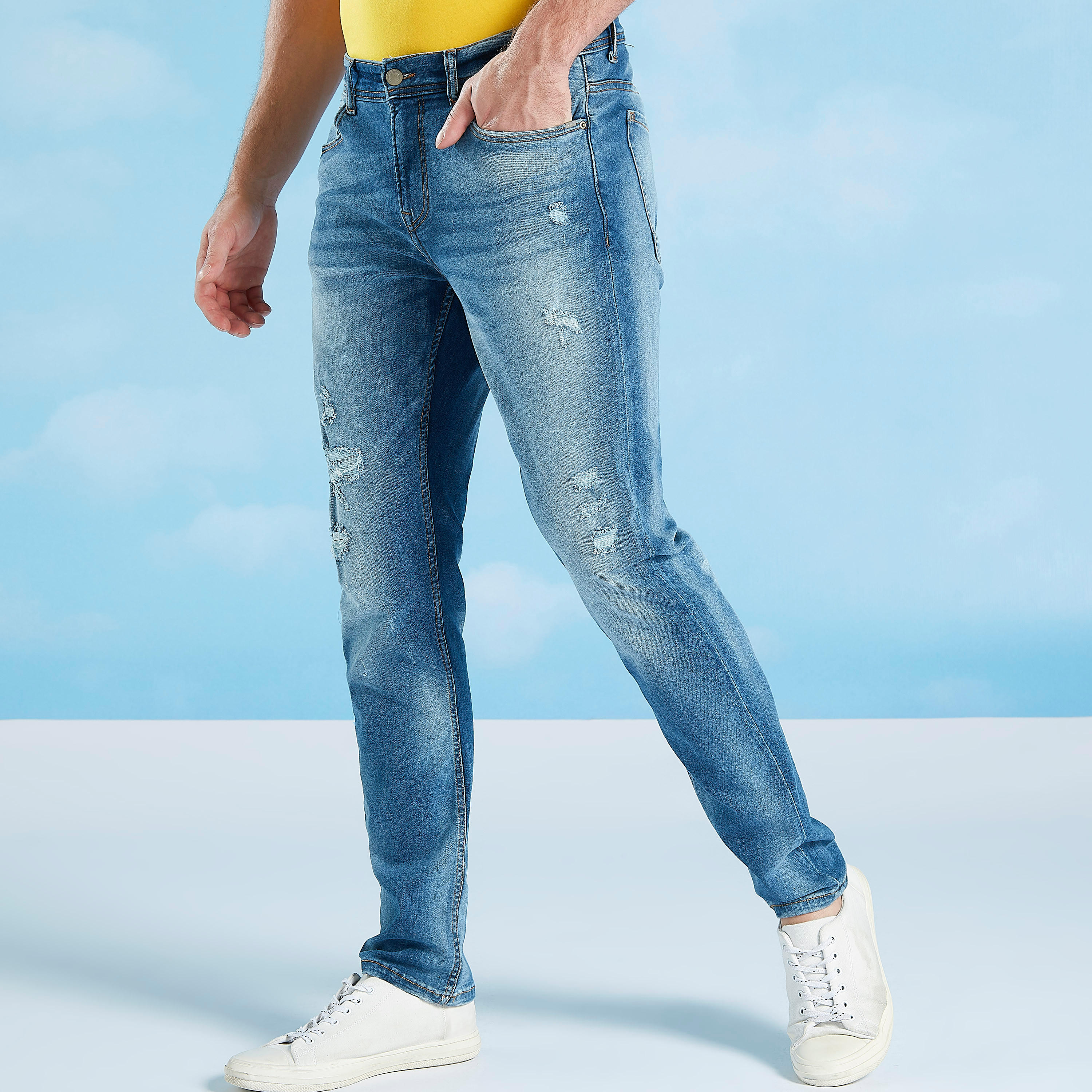 بنطلون جينز ممزّق بتفاصيل جيوب وعراوي-men-clothing-bottoms-jeans-image-1