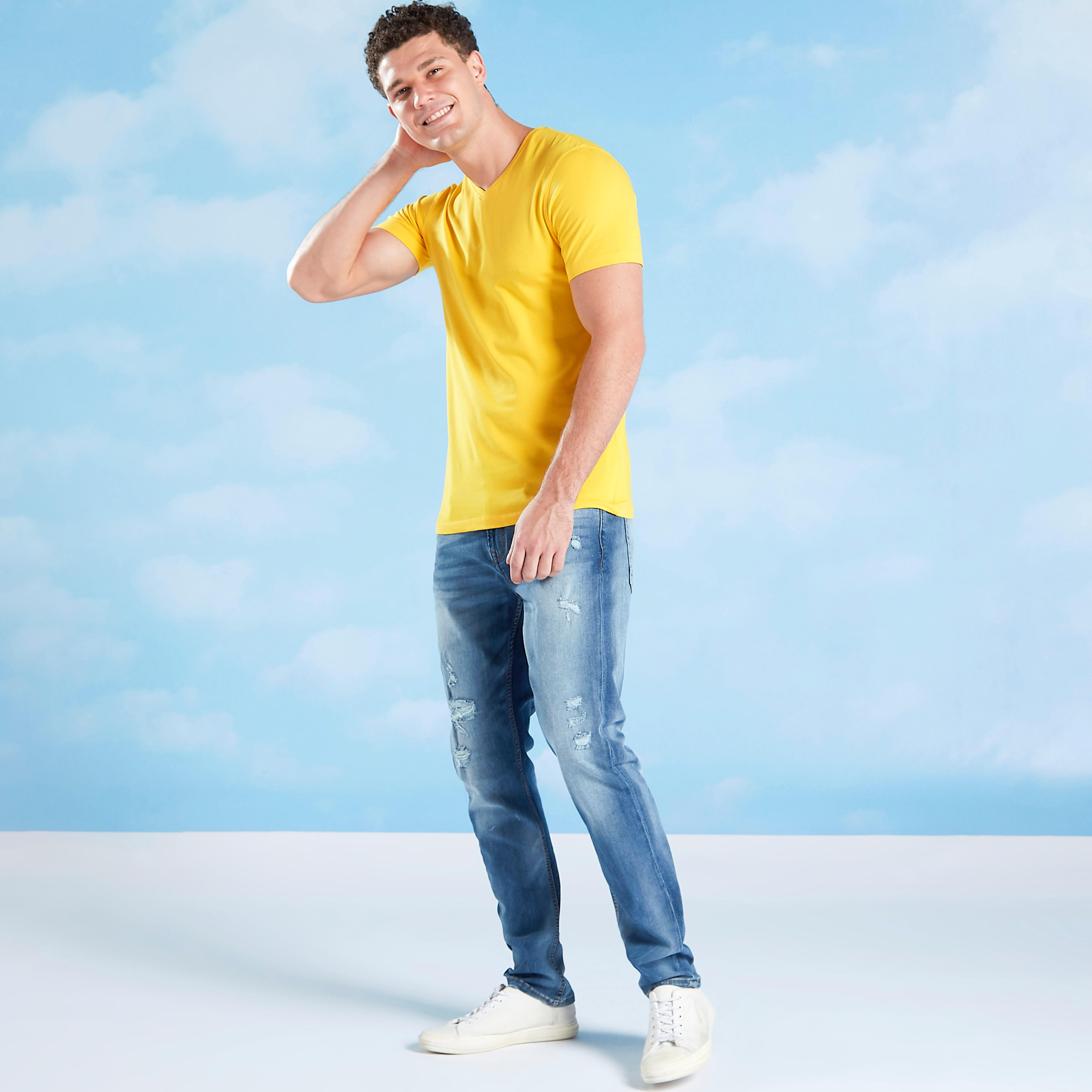 بنطلون جينز ممزّق بتفاصيل جيوب وعراوي-men-clothing-bottoms-jeans-image-2