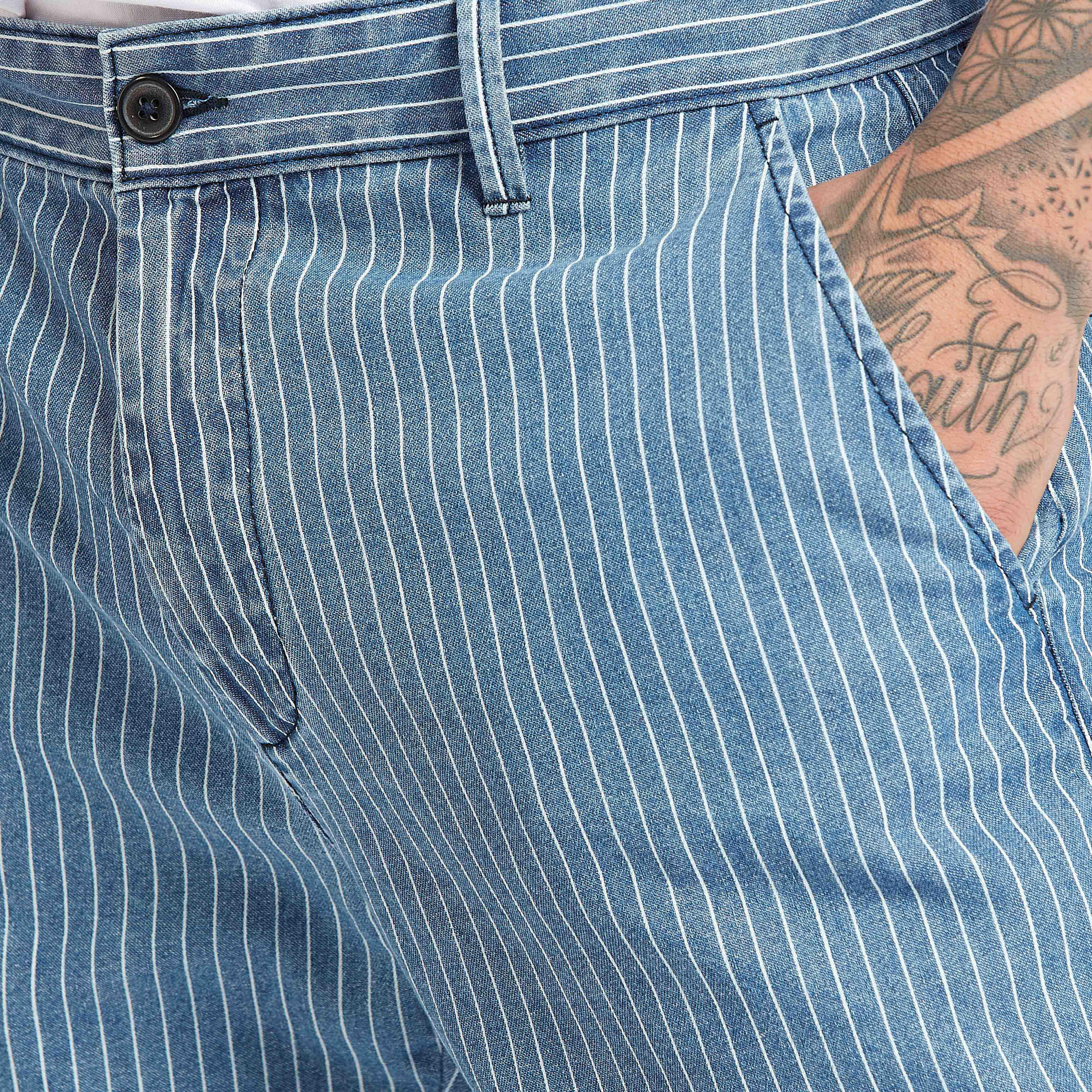 شورت سليم فيت بارز الملمس بخصر متوسط الإرتفاع وجيوب وعراوي حزام-men-clothing-bottoms-shorts-image-3