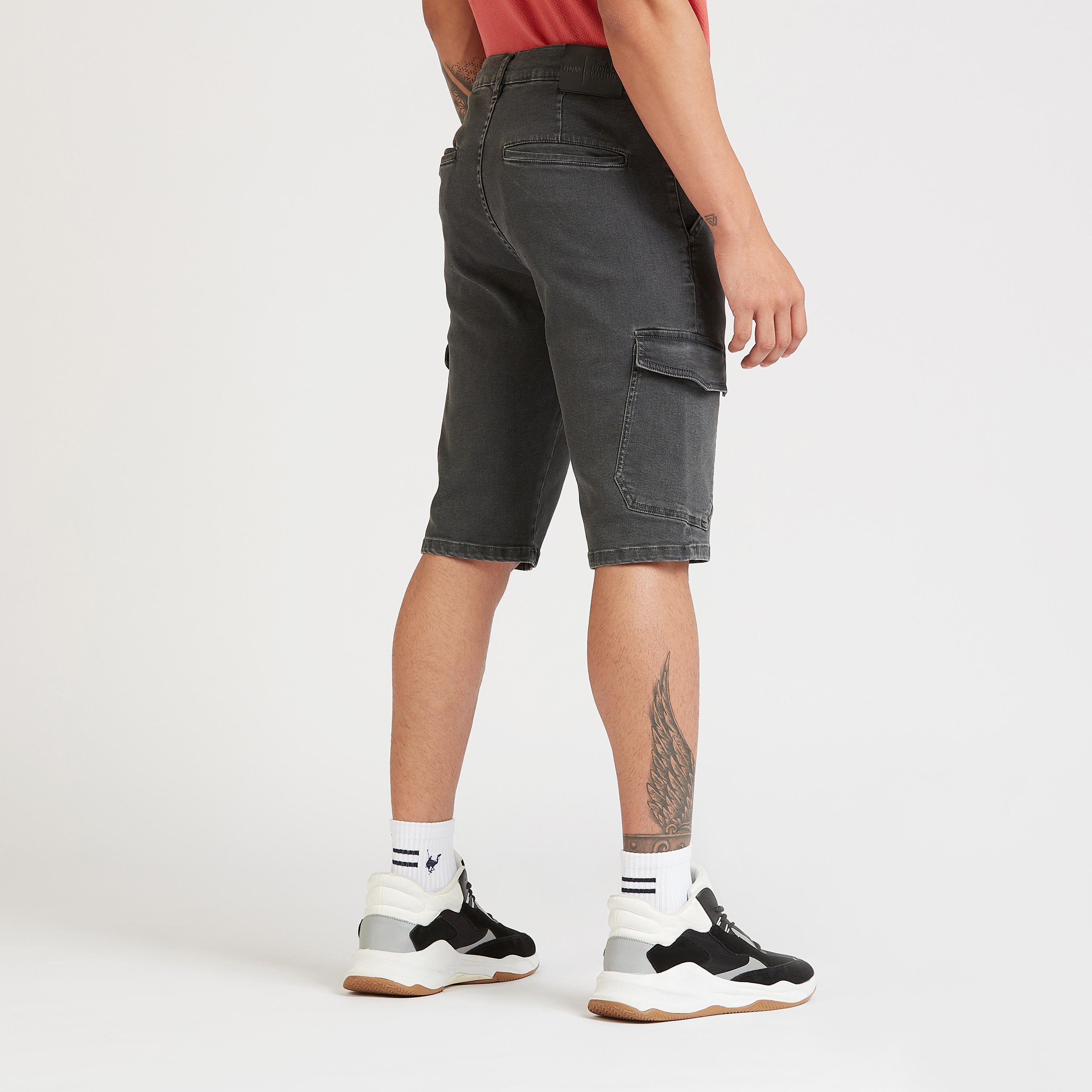 شورت كارجو دينم سادة بتفاصيل جيوب وعراوي-men-clothing-bottoms-shorts-image-3