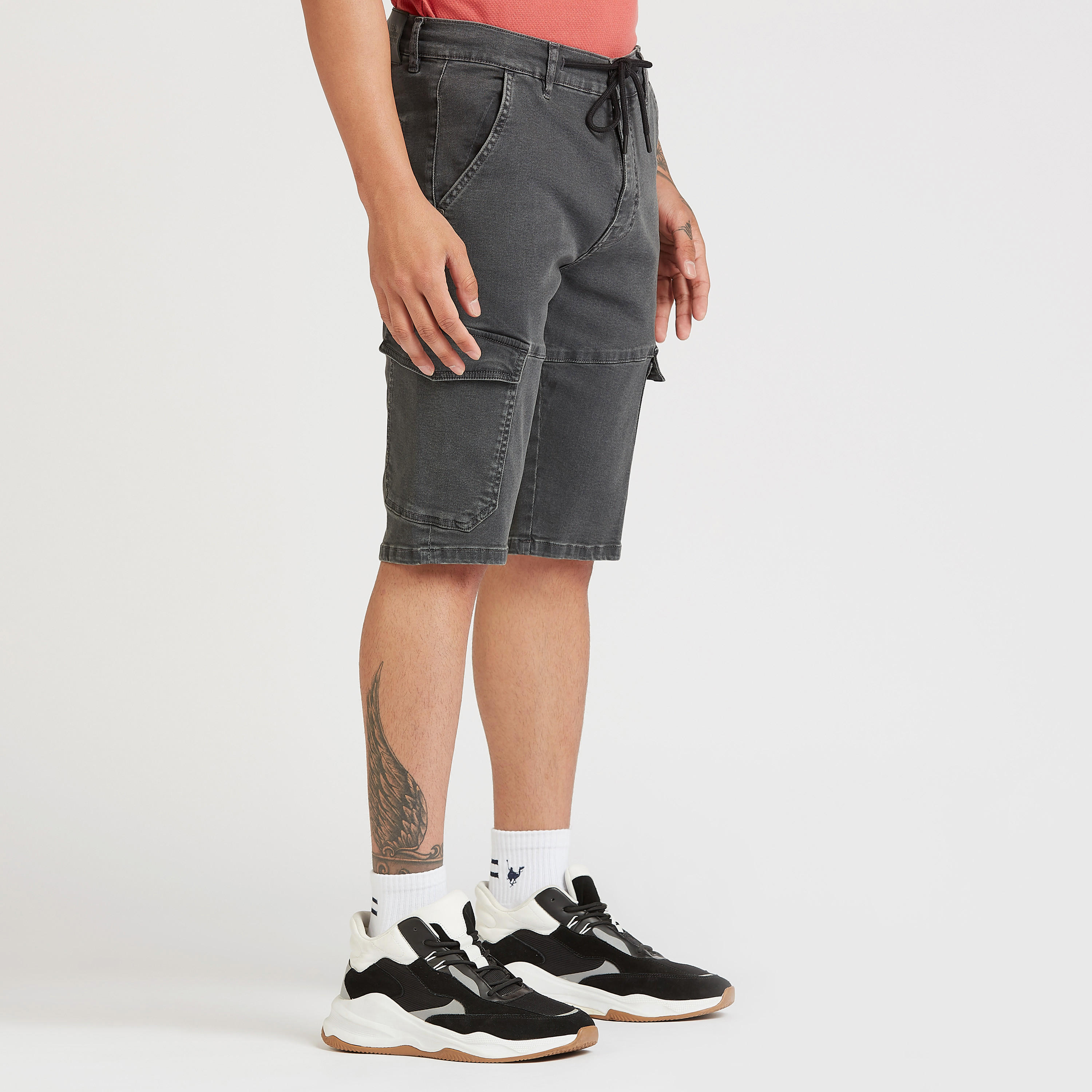 شورت كارجو دينم سادة بتفاصيل جيوب وعراوي-men-clothing-bottoms-shorts-image-4