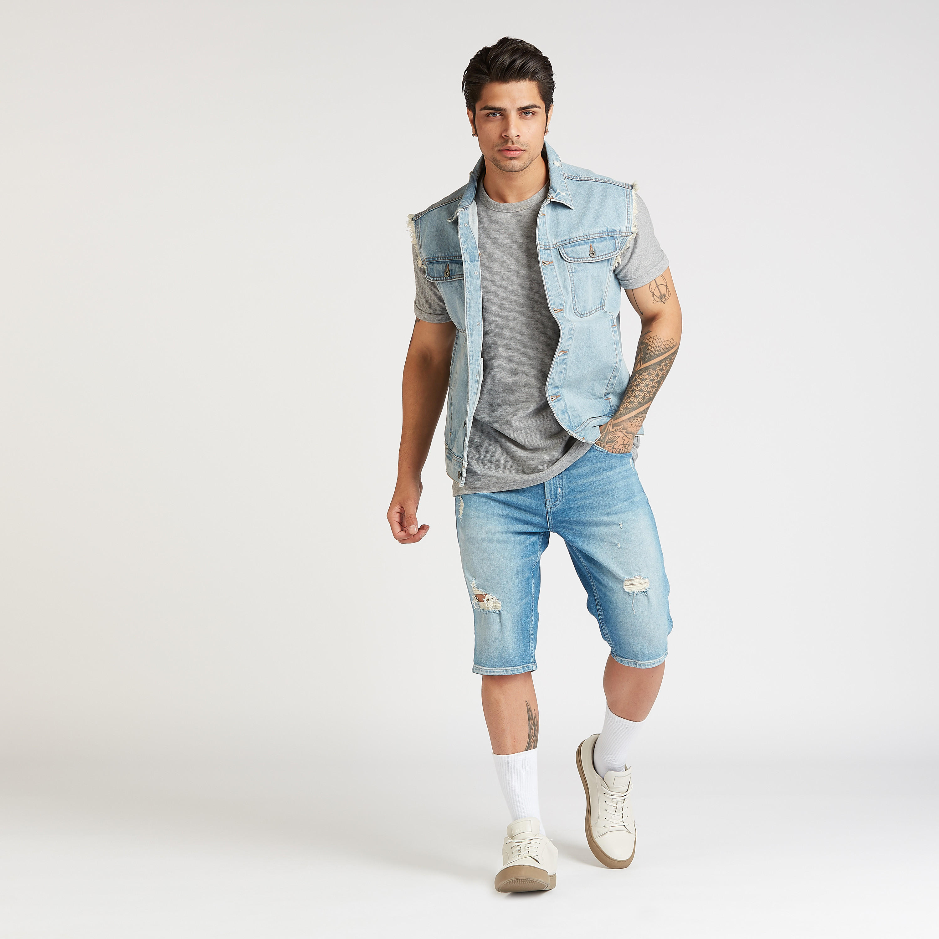 شورت ممزق بجيوب وحلقات للحزام-men-clothing-bottoms-shorts-image-2