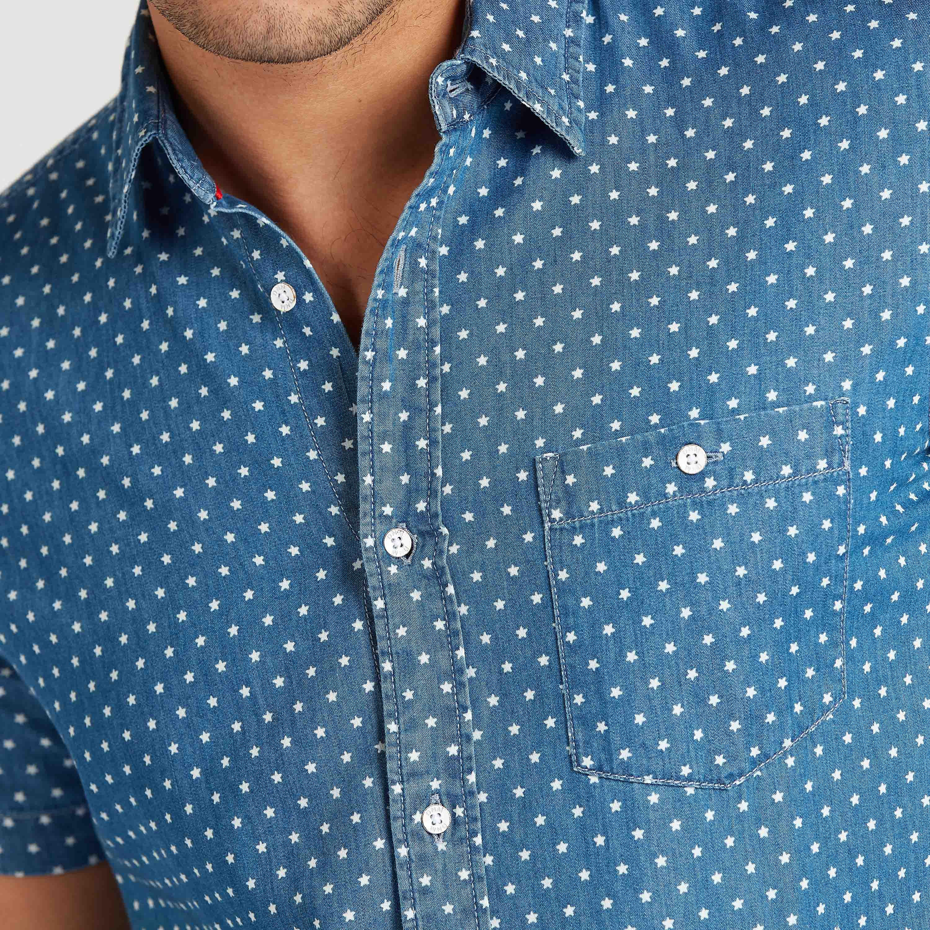 قميص بأكمام قصيرة وجيب على الصدر وطبعات نجمة-men-clothing-shirts-image-3