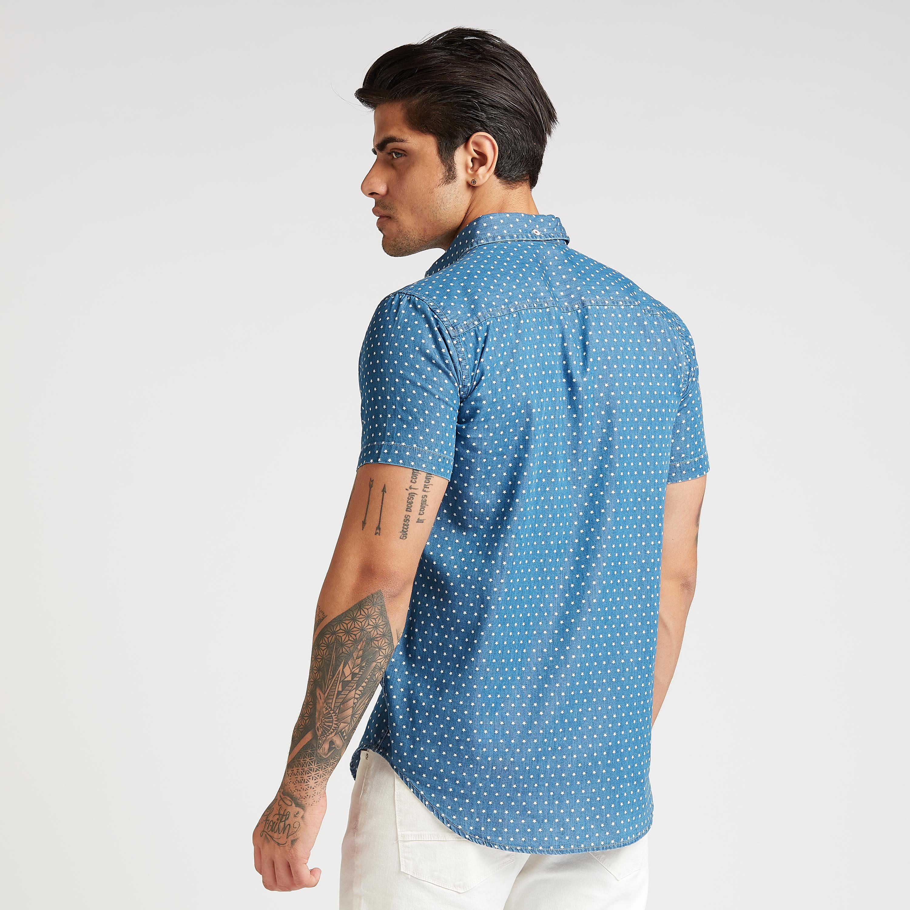قميص بأكمام قصيرة وجيب على الصدر وطبعات نجمة-men-clothing-shirts-image-4