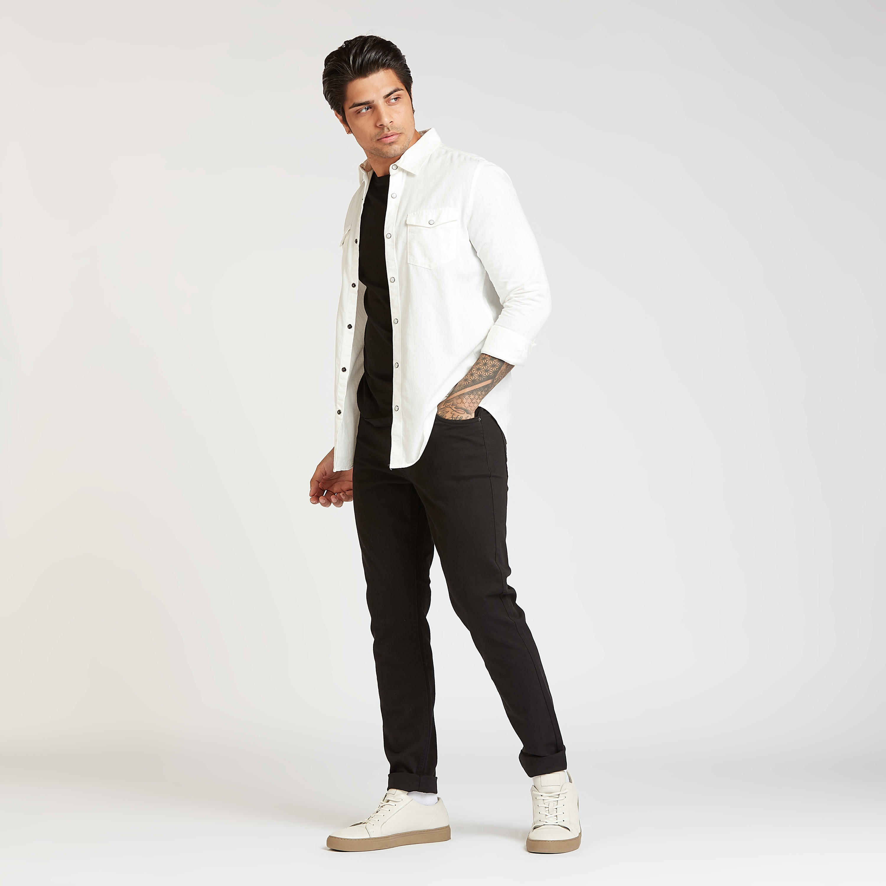 قميص بارز الملمس بقصة سليم بأكمام طويلة وجيوب بطيّة-men-clothing-shirts-image-2