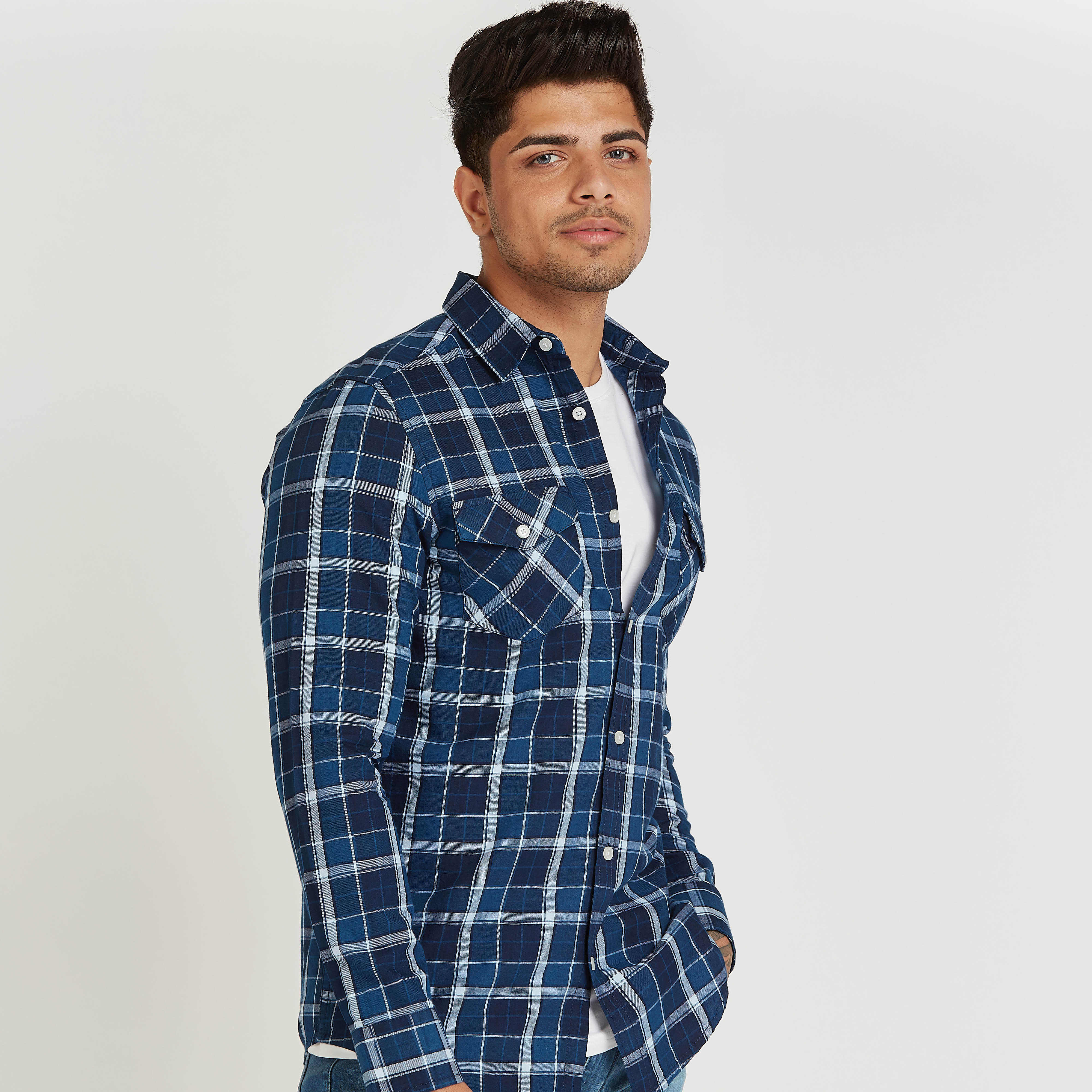 قميص سليم فيت كاروهات بأكمام طويلة وجيوب بطيّة-men-clothing-shirts-image-3