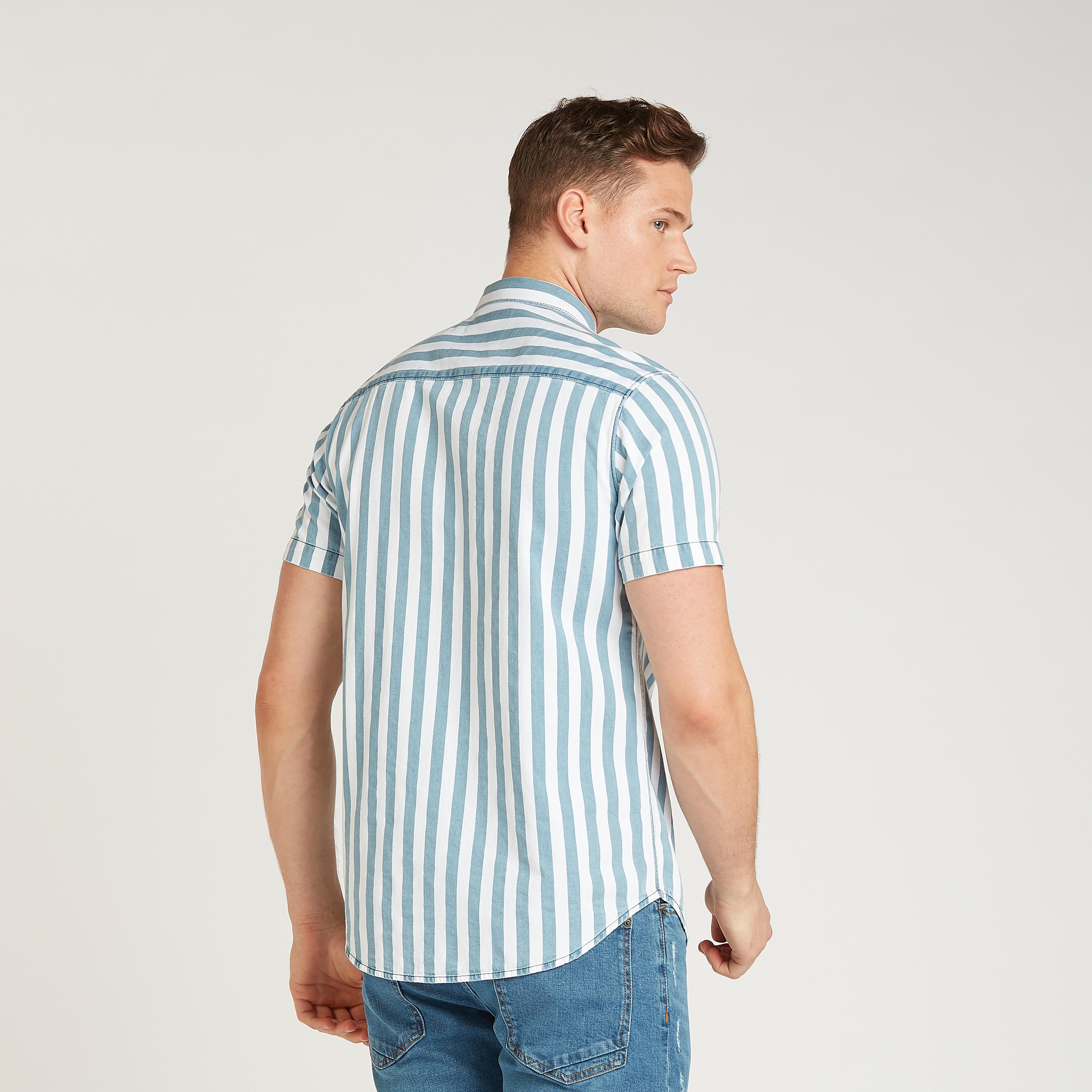 قميص مخطط بقصّة سليم وياقة عاديّة وأكمام قصيرة-men-clothing-shirts-image-4