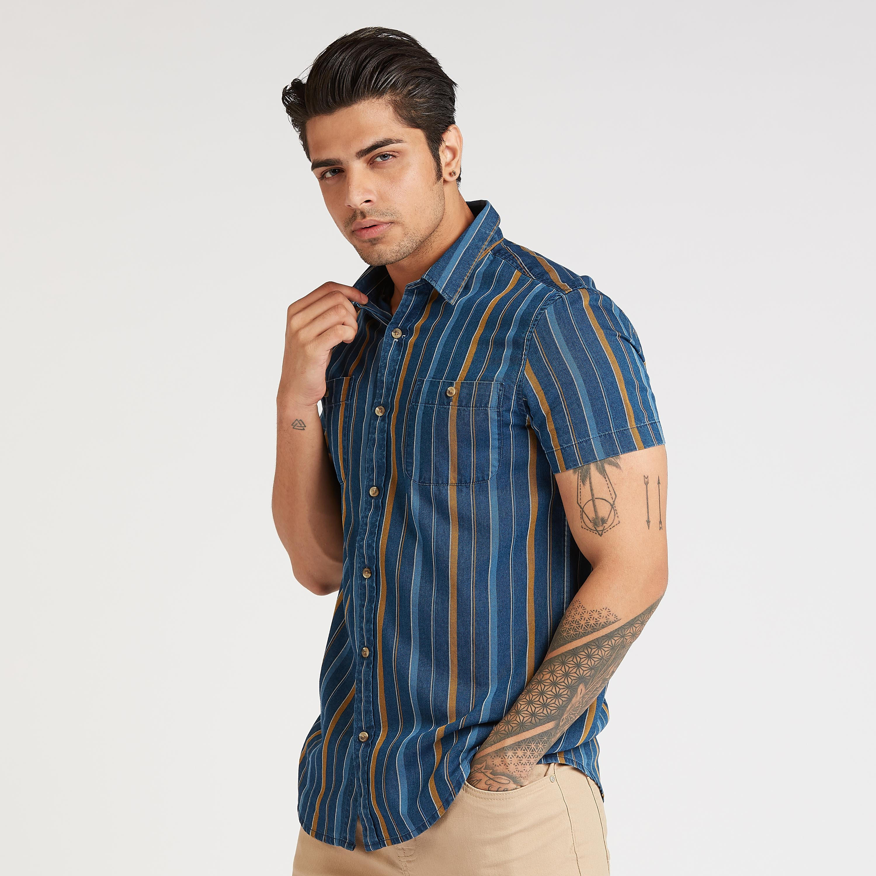 قميص مخطّط سليم بأكمام قصيرة وجيب على الصّدر-men-clothing-shirts-image-1