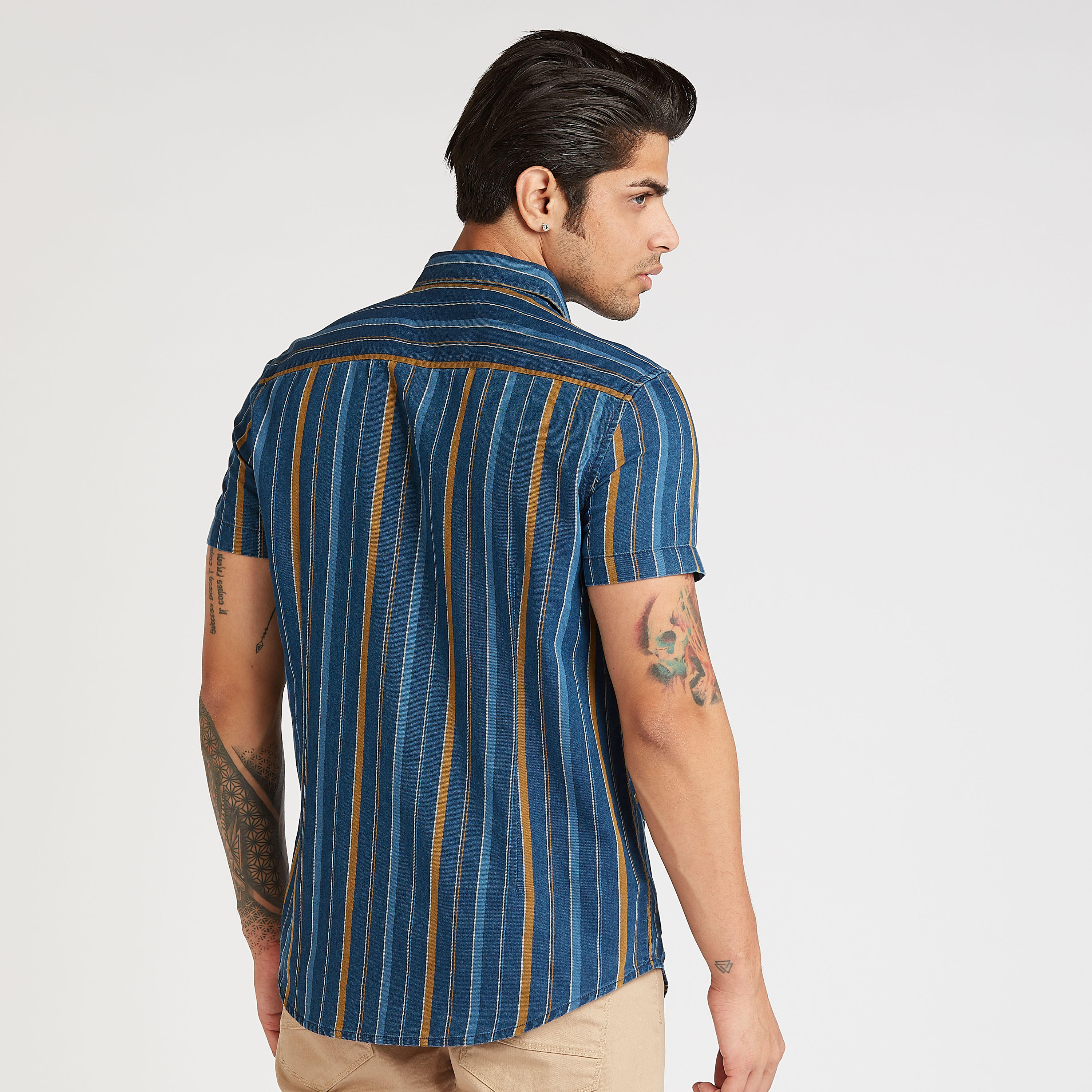 قميص مخطّط سليم بأكمام قصيرة وجيب على الصّدر-men-clothing-shirts-image-4