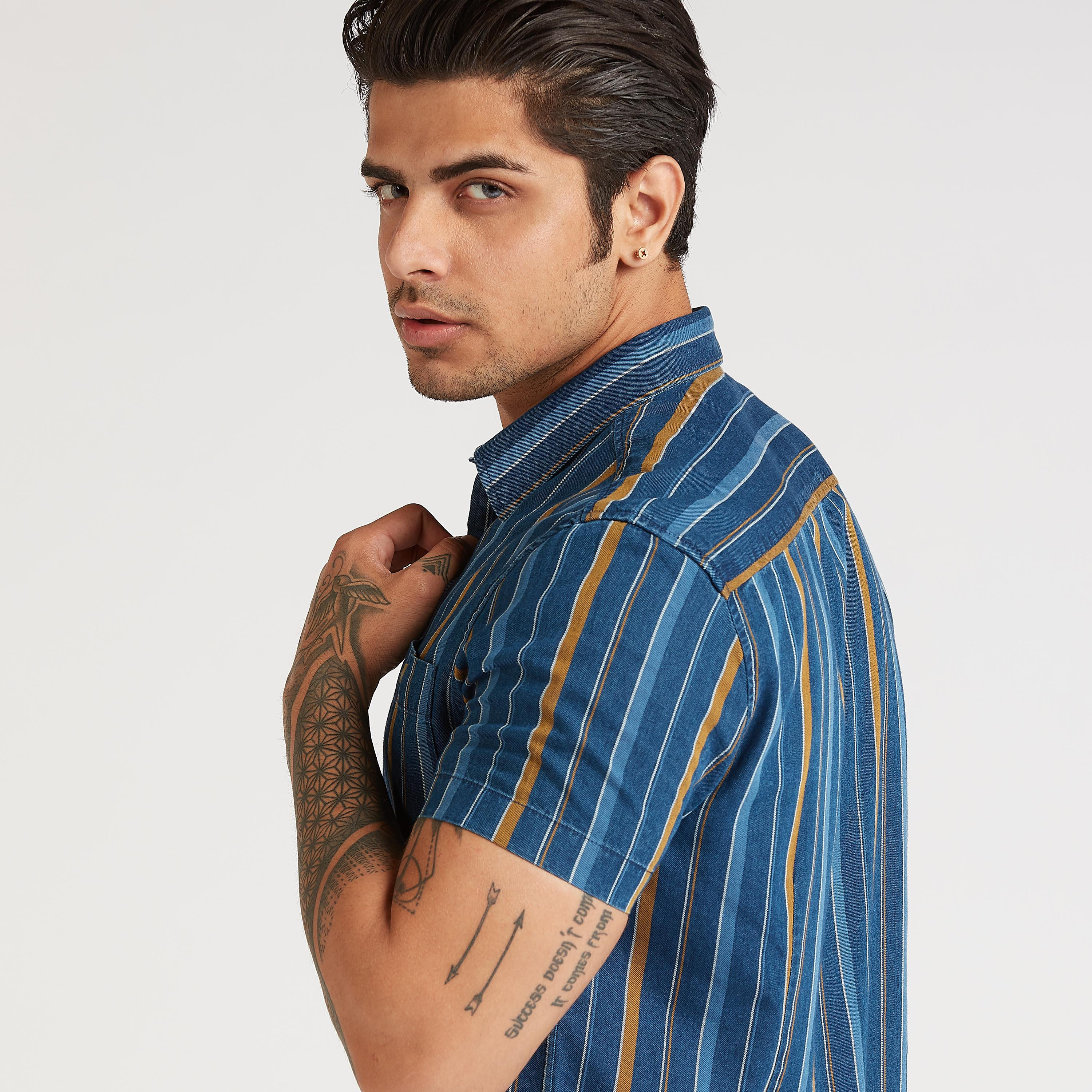 قميص مخطّط سليم بأكمام قصيرة وجيب على الصّدر-men-clothing-shirts-image-5