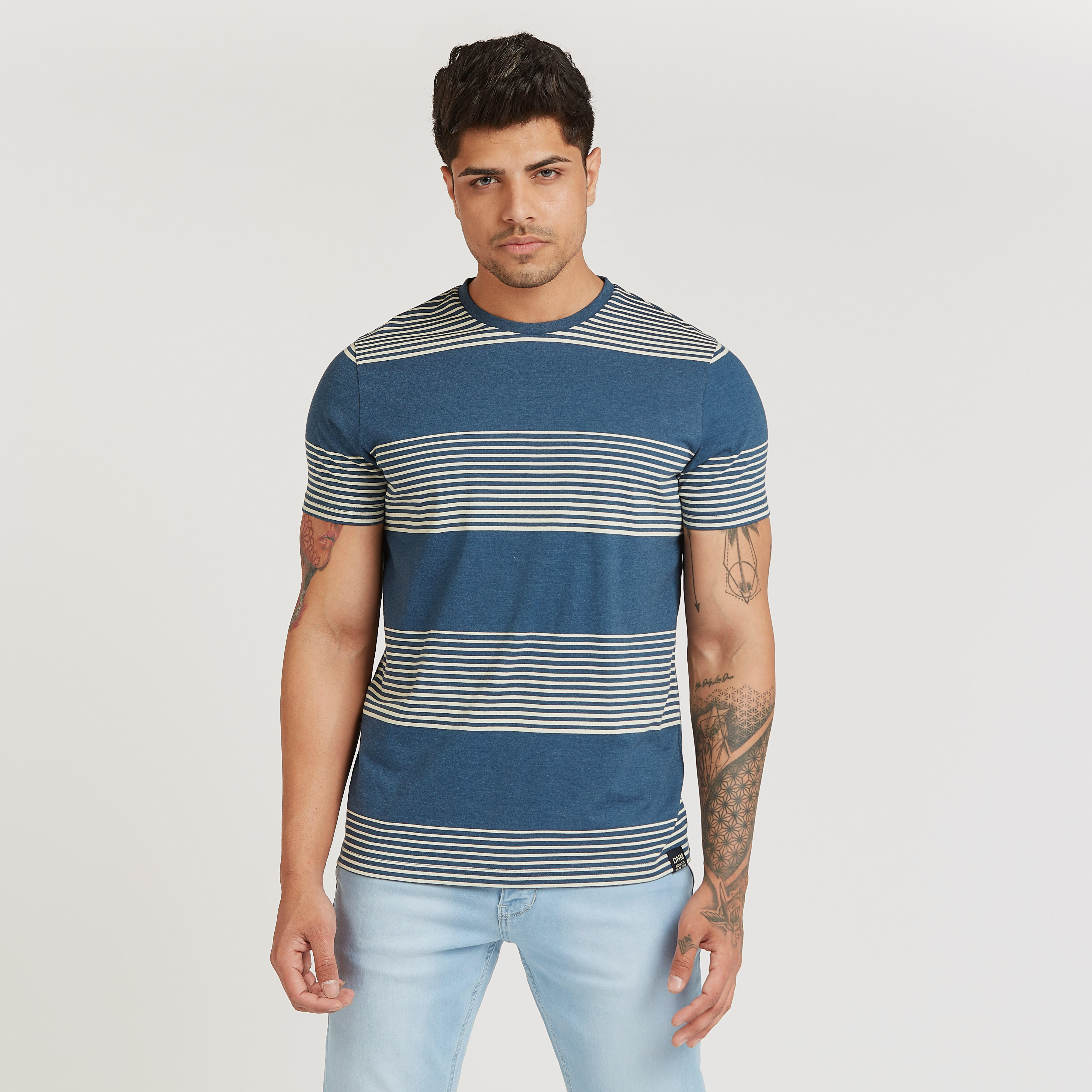 تيشيرت بقصة سليم مخطط بياقة ضيّقة وأكمام قصيرة-men-clothing-tshirtsandpolos-tshirts-image-1