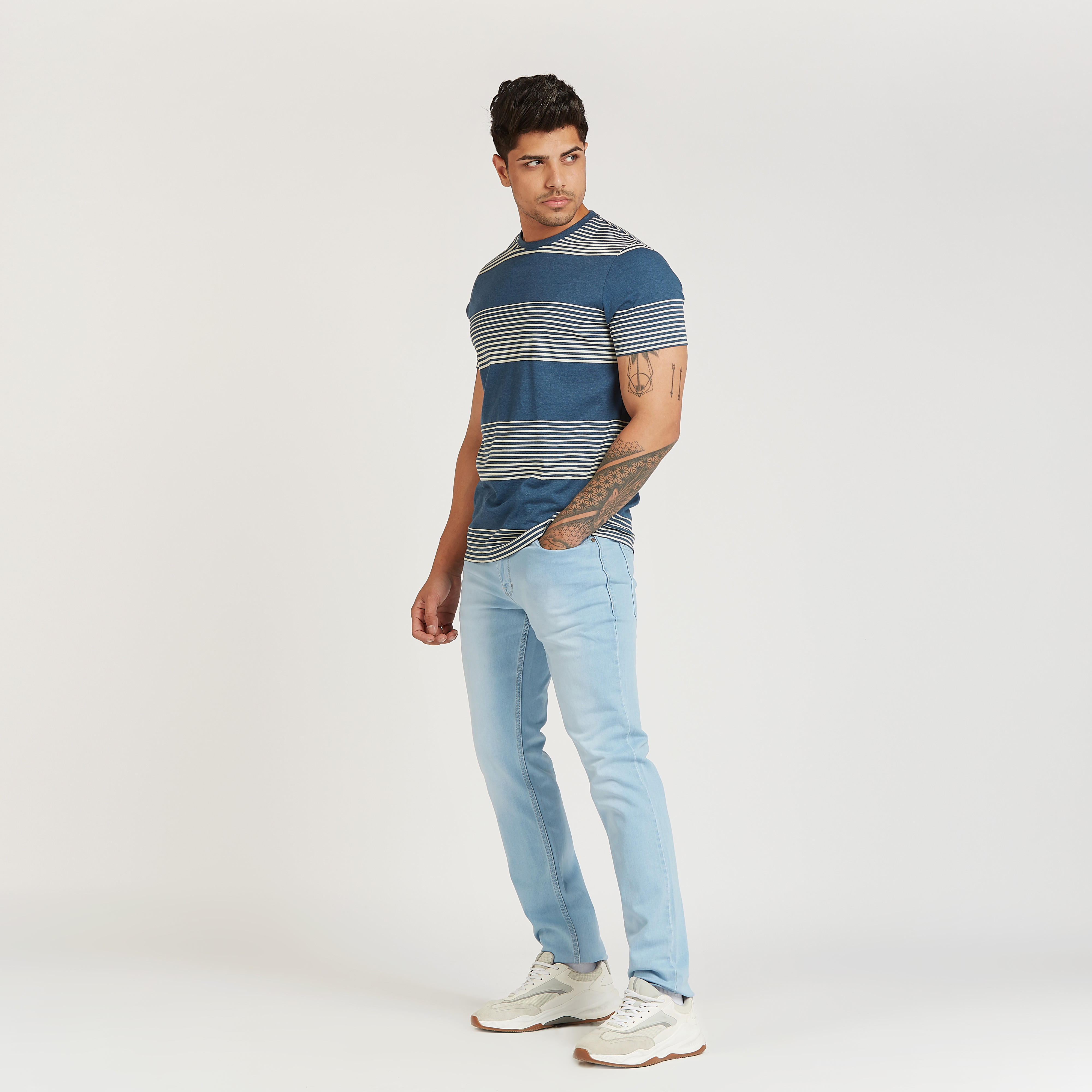 تيشيرت بقصة سليم مخطط بياقة ضيّقة وأكمام قصيرة-men-clothing-tshirtsandpolos-tshirts-image-2