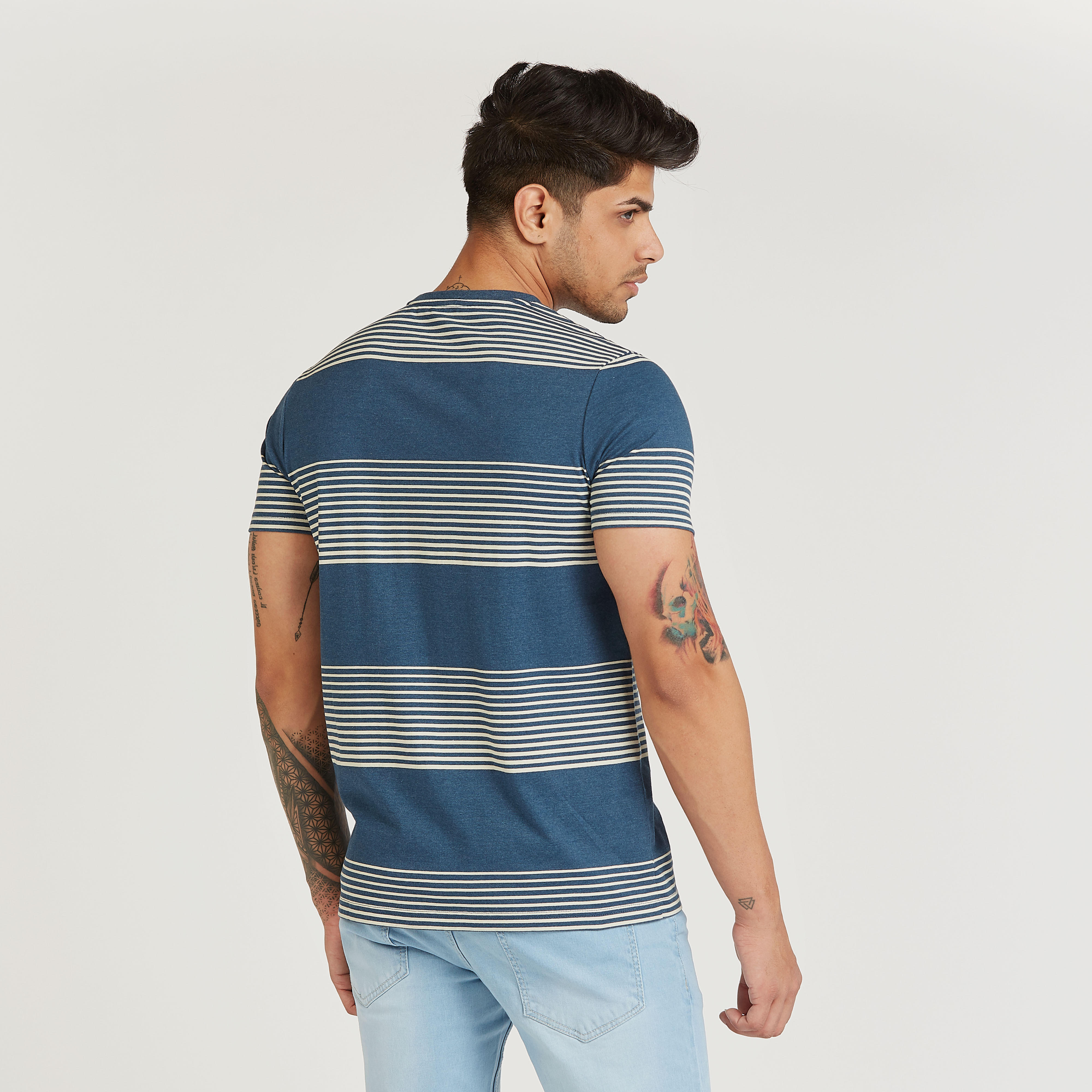 تيشيرت بقصة سليم مخطط بياقة ضيّقة وأكمام قصيرة-men-clothing-tshirtsandpolos-tshirts-image-4