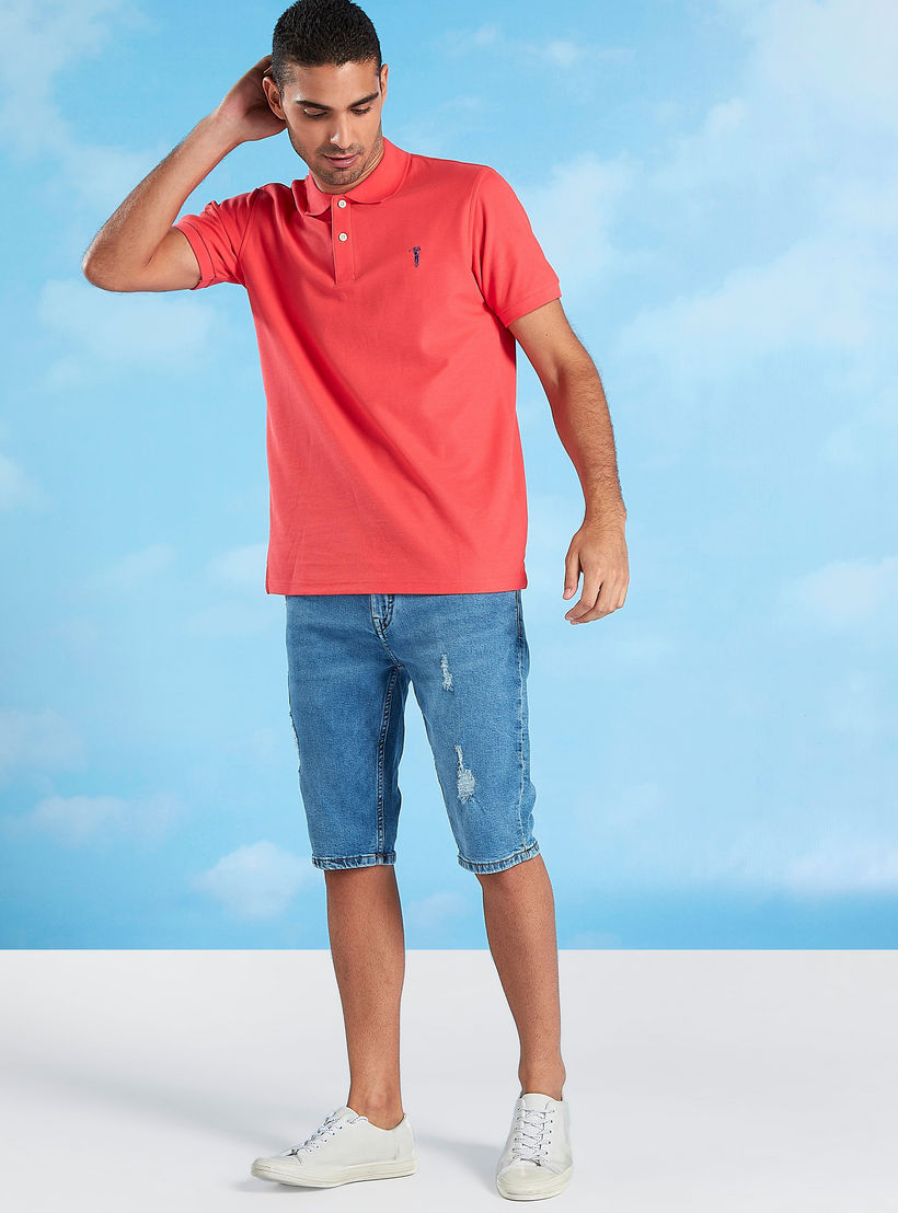 شورت دنيم ممزق بخصر منخفض بتفاصيل جيوب وحلقات حزام-men-clothing-bottoms-shorts-image-2