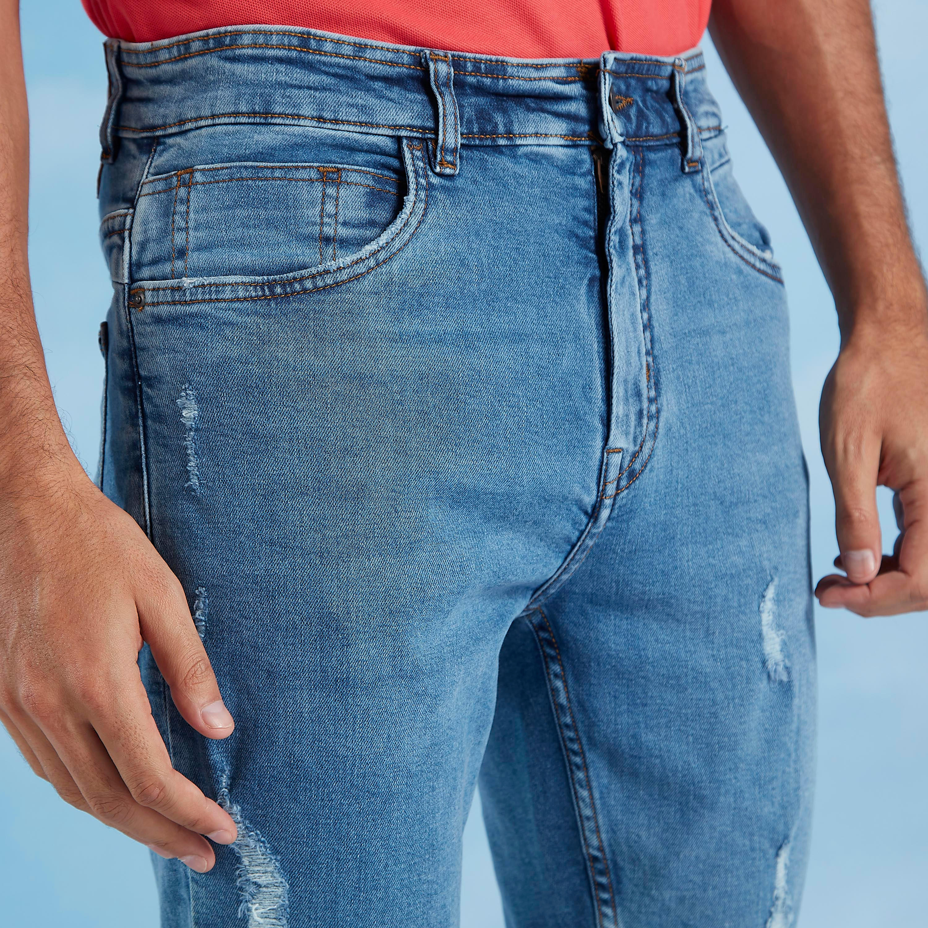 شورت دنيم ممزق بخصر منخفض بتفاصيل جيوب وحلقات حزام-men-clothing-bottoms-shorts-image-3