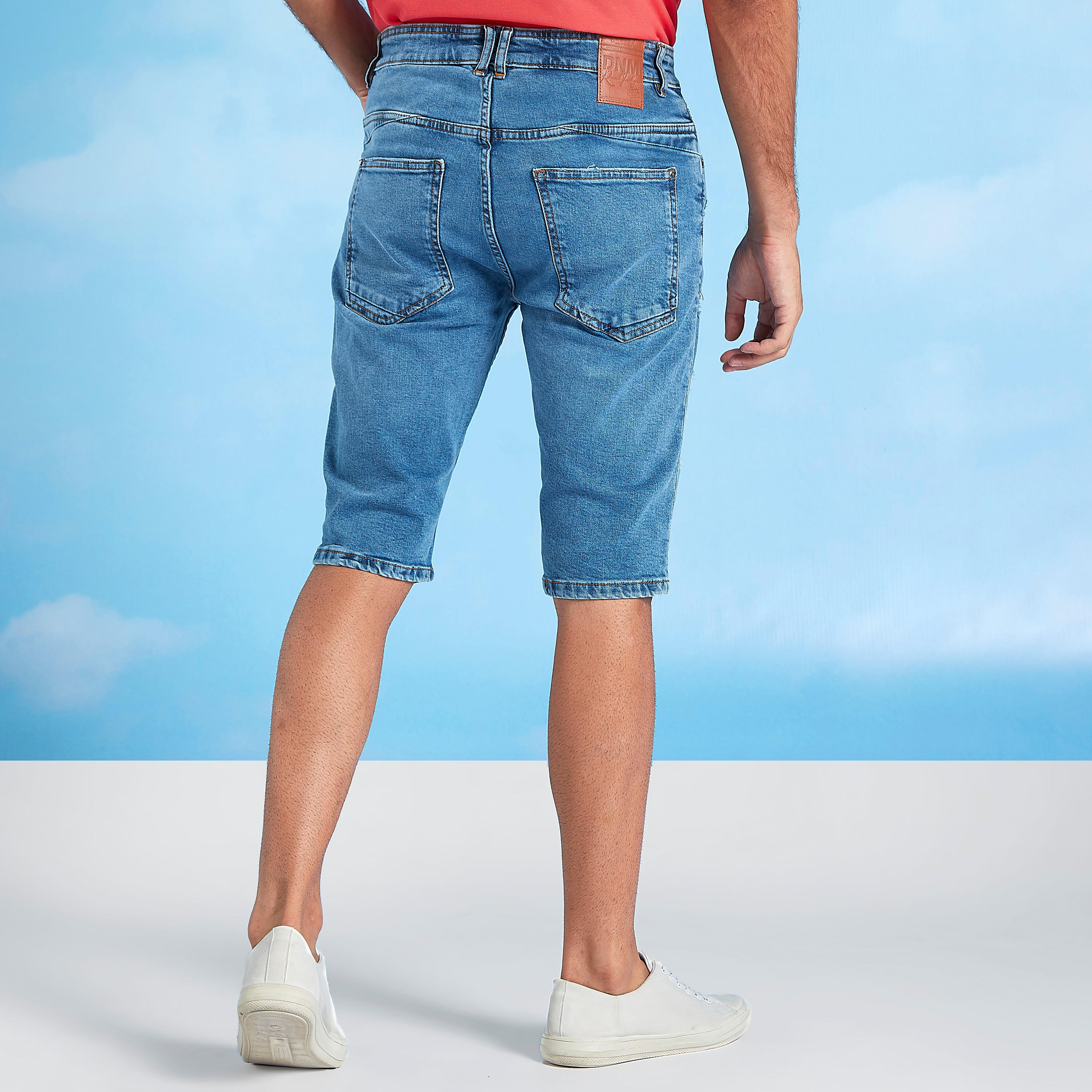 شورت دنيم ممزق بخصر منخفض بتفاصيل جيوب وحلقات حزام-men-clothing-bottoms-shorts-image-4