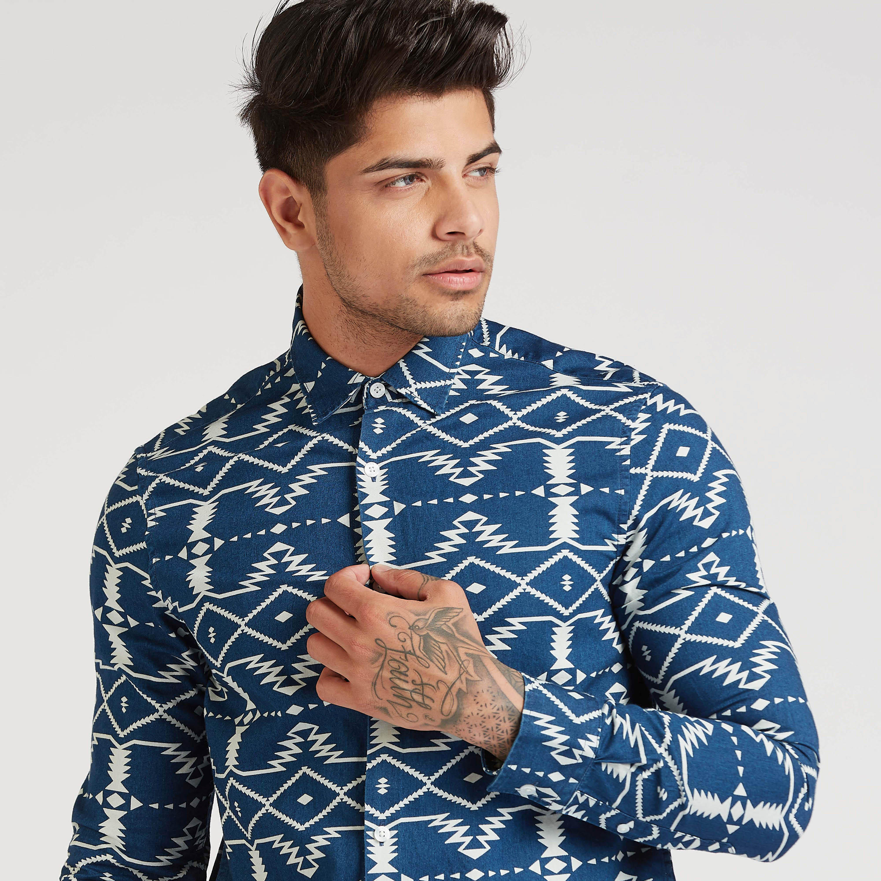 قميص بقصّة سليم وياقة عاديّة وأكمام طويلة وطبعات-men-clothing-shirts-image-3
