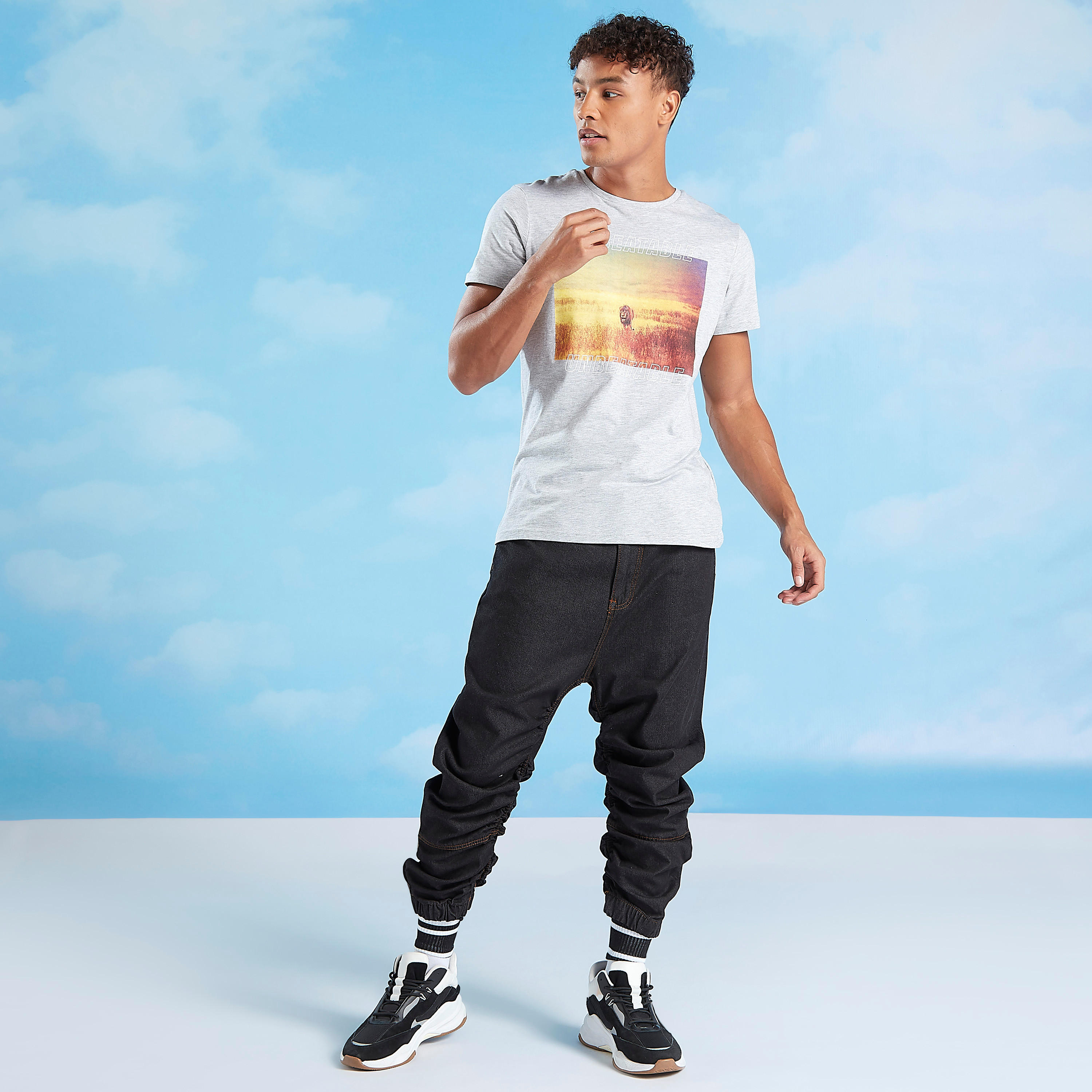 بنطلون رياضي دنيم طويل بتفاصيل جيوب وعراوي حزام-men-clothing-bottoms-joggers-image-2