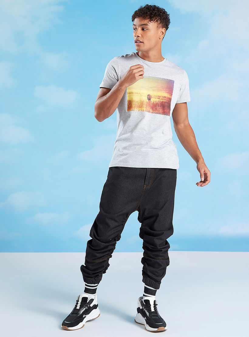 بنطلون رياضي دنيم طويل بتفاصيل جيوب وعراوي حزام-men-clothing-bottoms-joggers-image-2