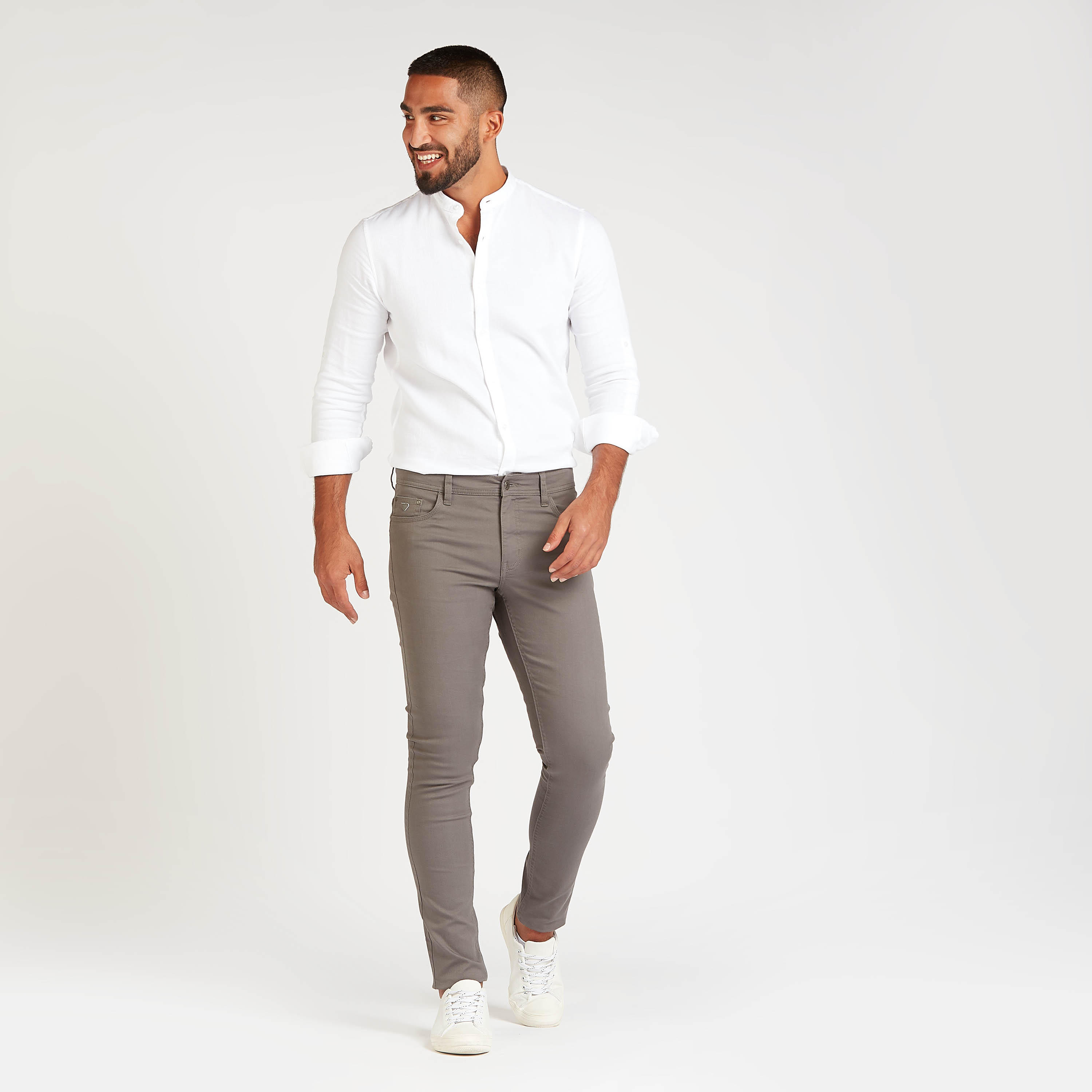 بنطلون جينز سكيني سادة بخصر منخفض وجيوب-men-clothing-bottoms-jeans-image-2
