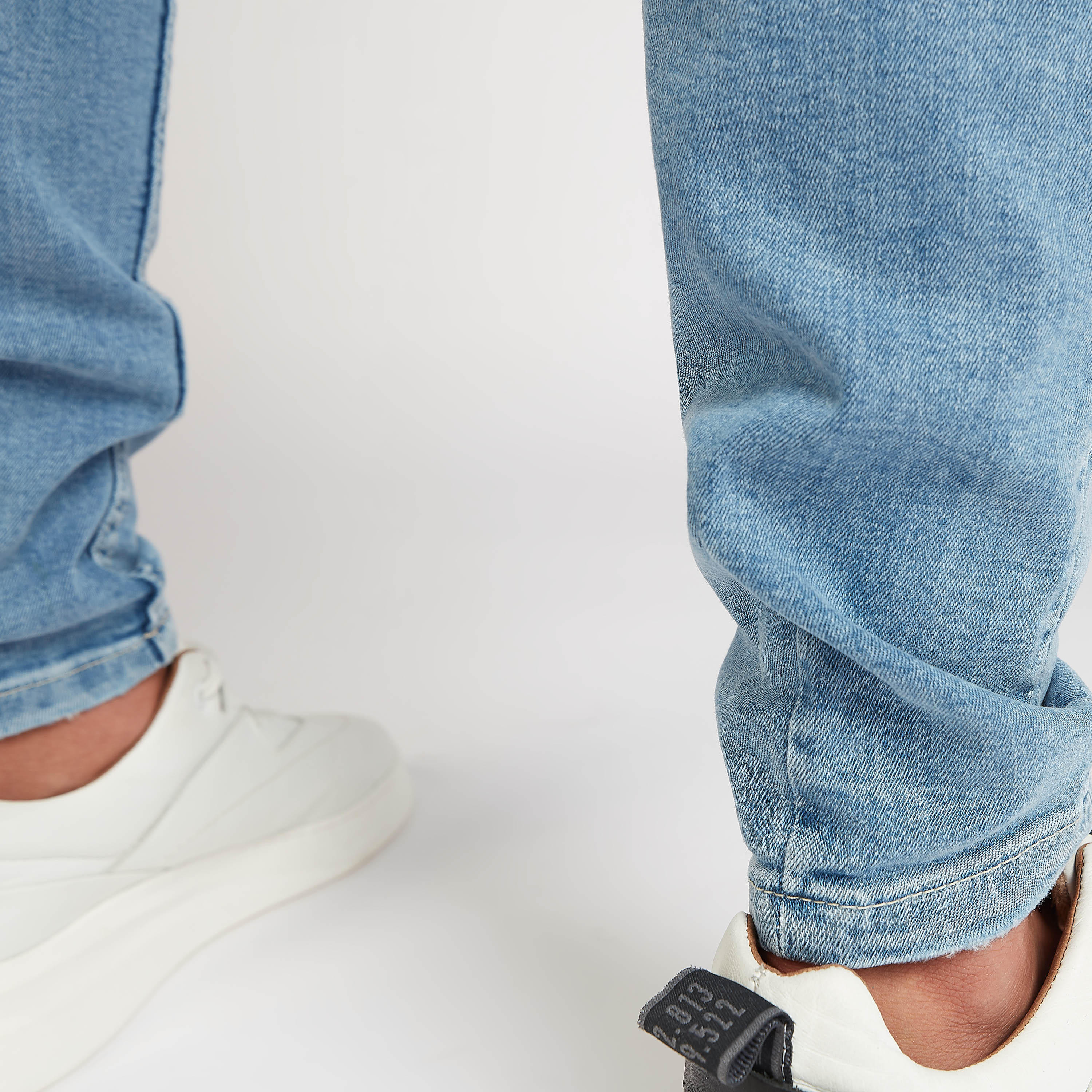 بنطلون جينز ممزق بجيوب وحلقات للحزام-men-clothing-bottoms-jeans-image-8