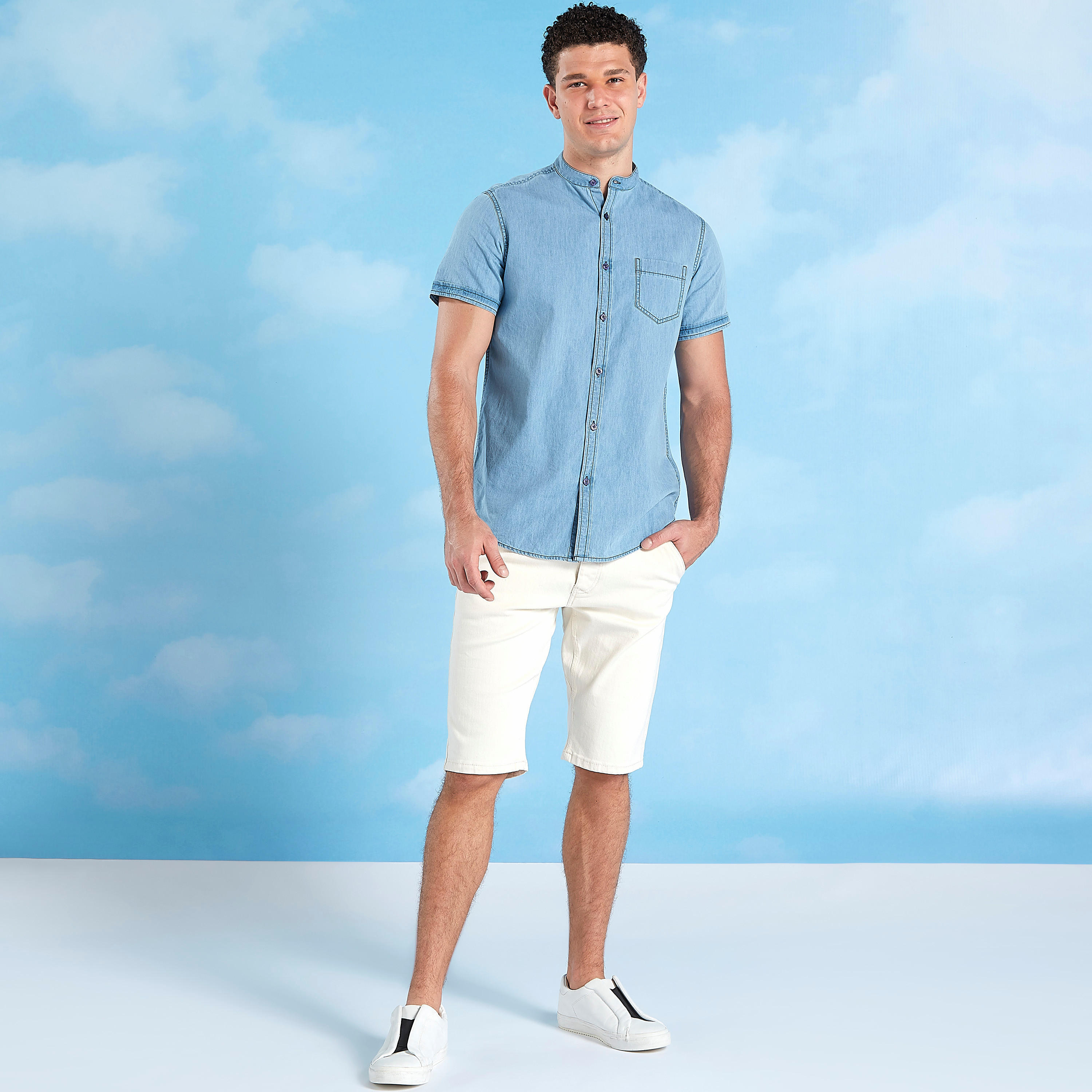 شورت دنيم سادة بخصر منخفض وتفاصيل جيوب وحلقات للحزام-men-clothing-bottoms-shorts-image-2