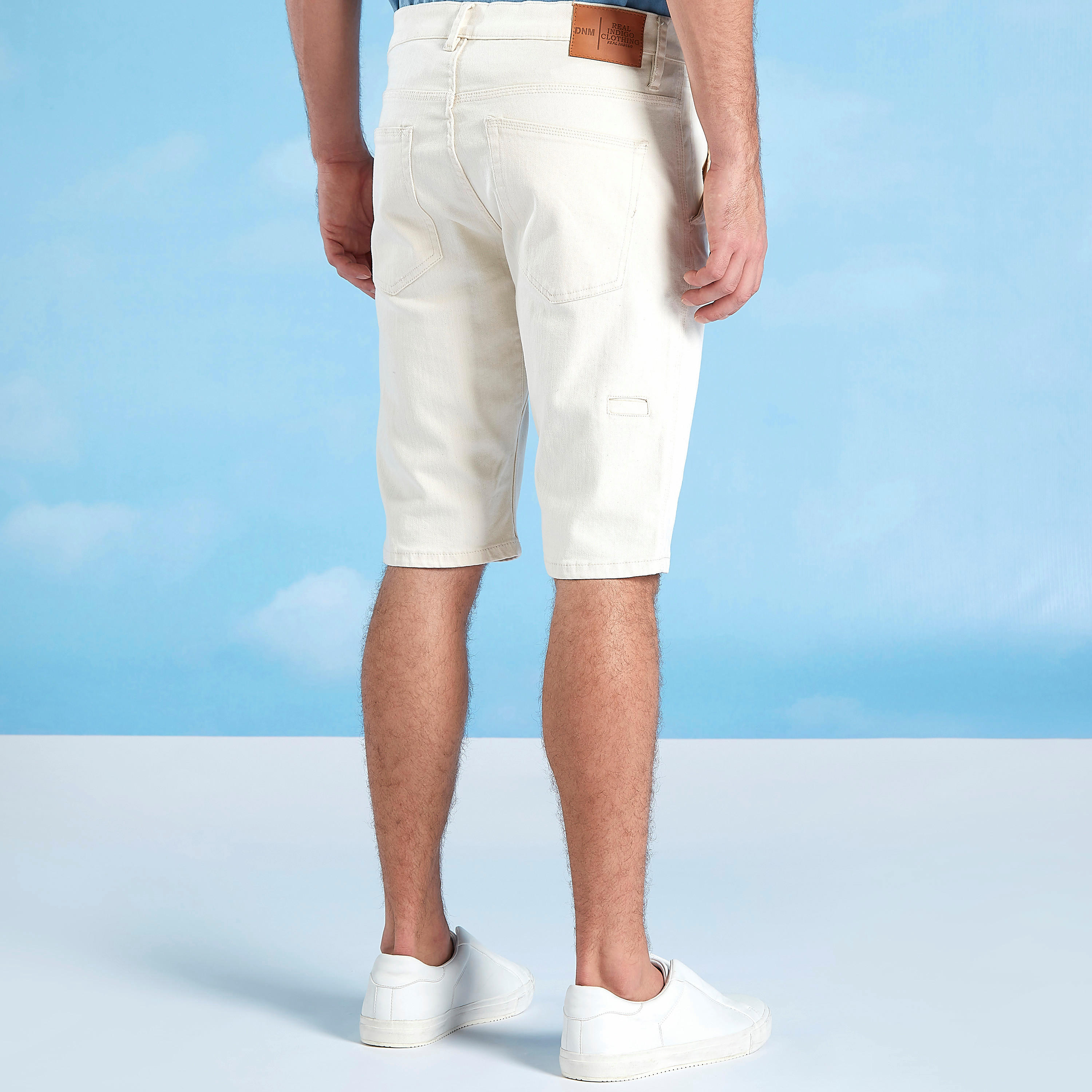شورت دنيم سادة بخصر منخفض وتفاصيل جيوب وحلقات للحزام-men-clothing-bottoms-shorts-image-4