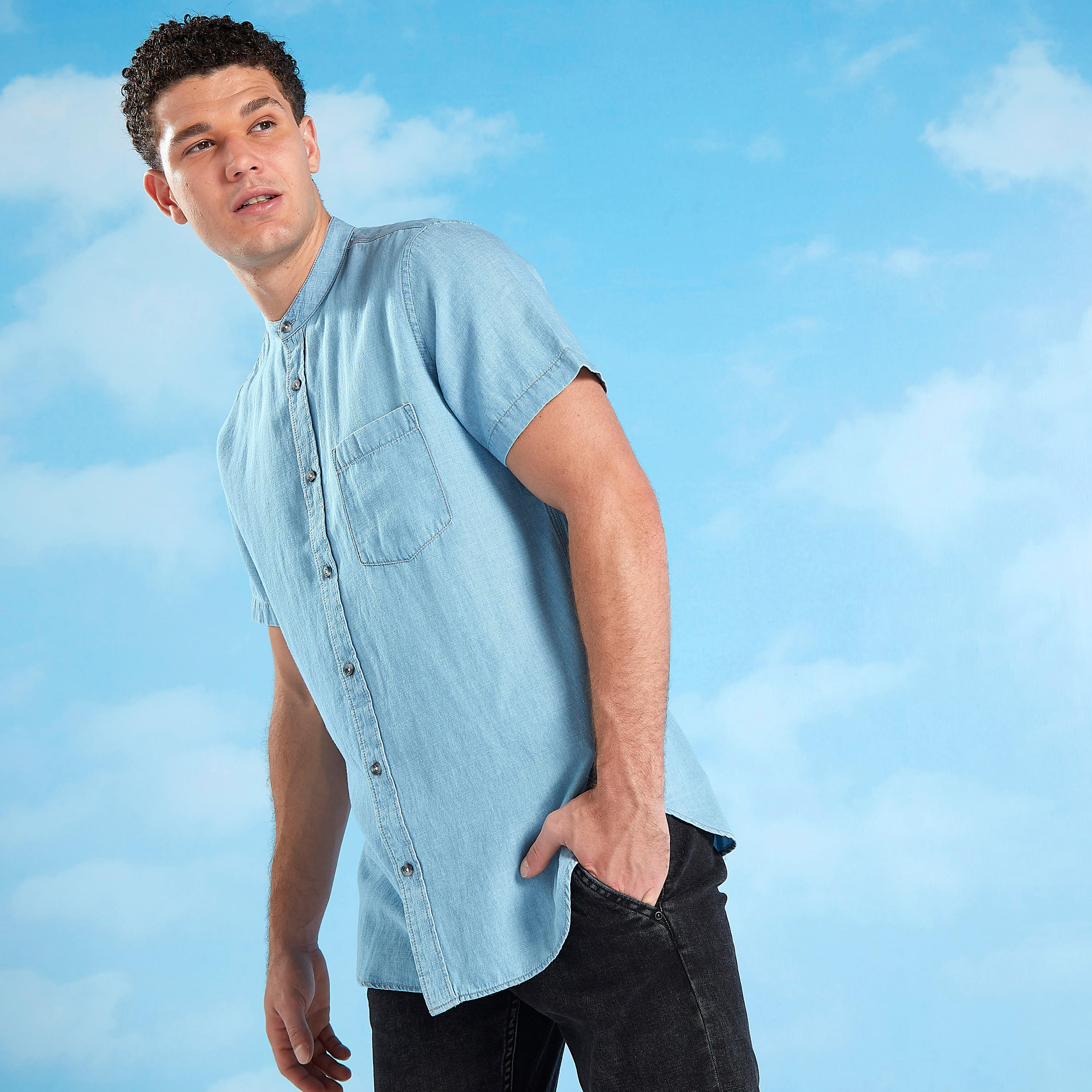 قميص سليم بازر الملمس بياقة ماندارين وأكمام قصيرة-men-clothing-shirts-image-1