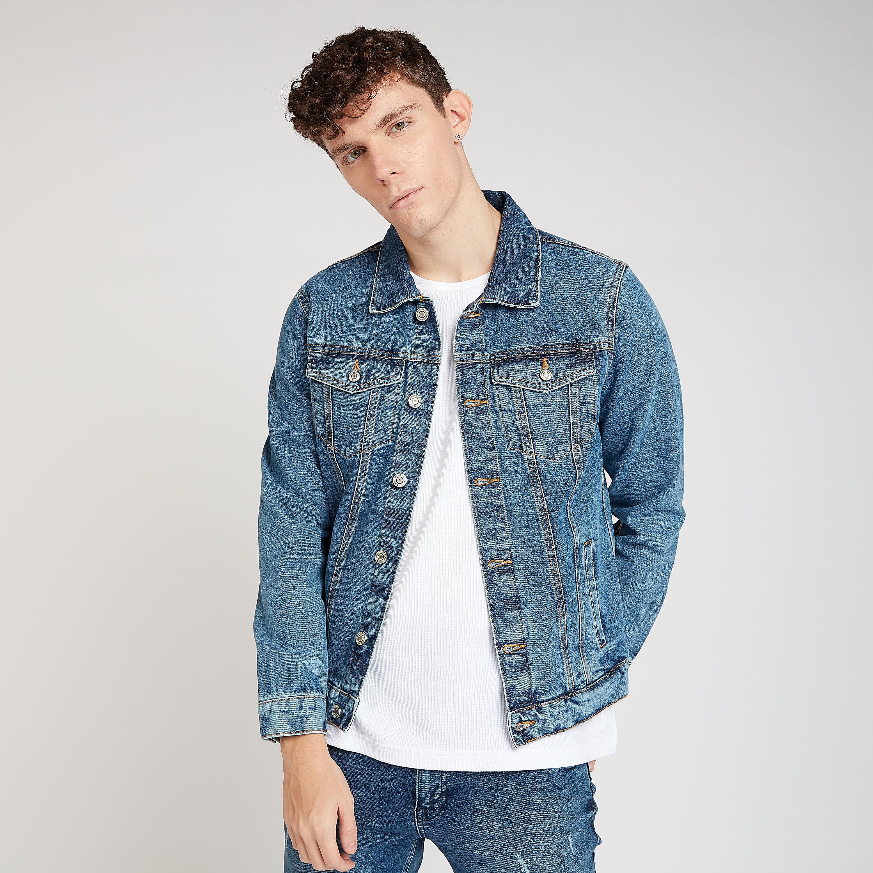 جاكيت دينم بارزة الملمس بأكمام طويلة وجيوب بطيّة-men-clothing-jacketsandblazers-jackets-image-1