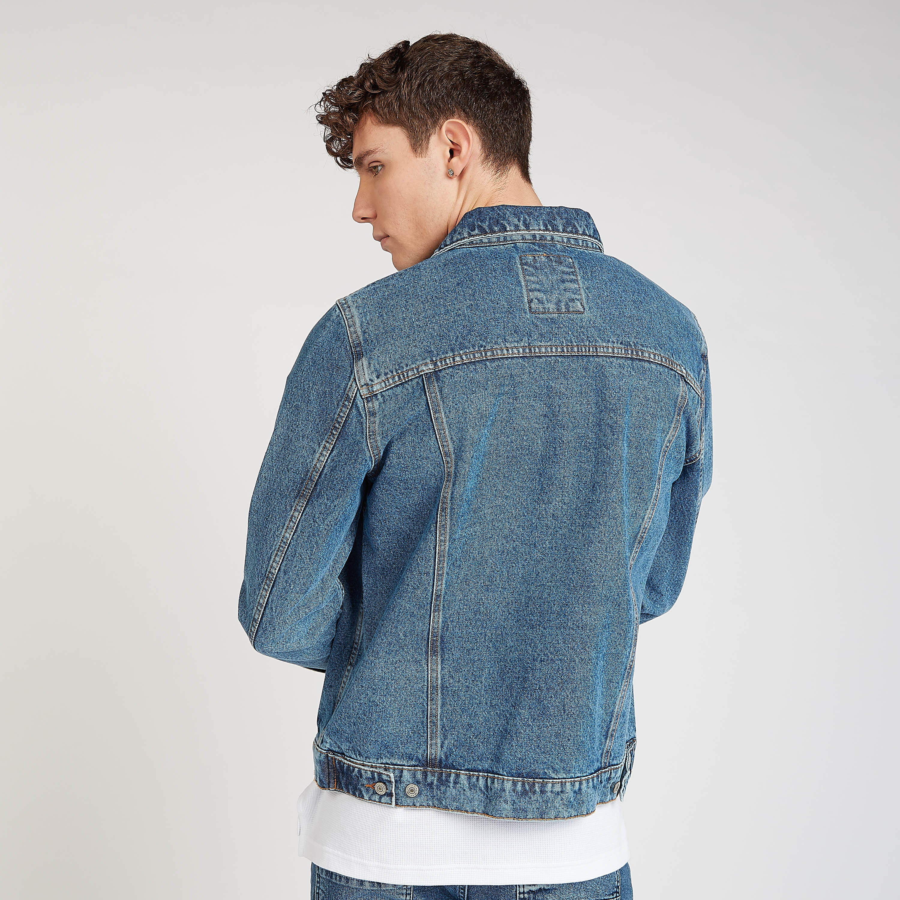 جاكيت دينم بارزة الملمس بأكمام طويلة وجيوب بطيّة-men-clothing-jacketsandblazers-jackets-image-4
