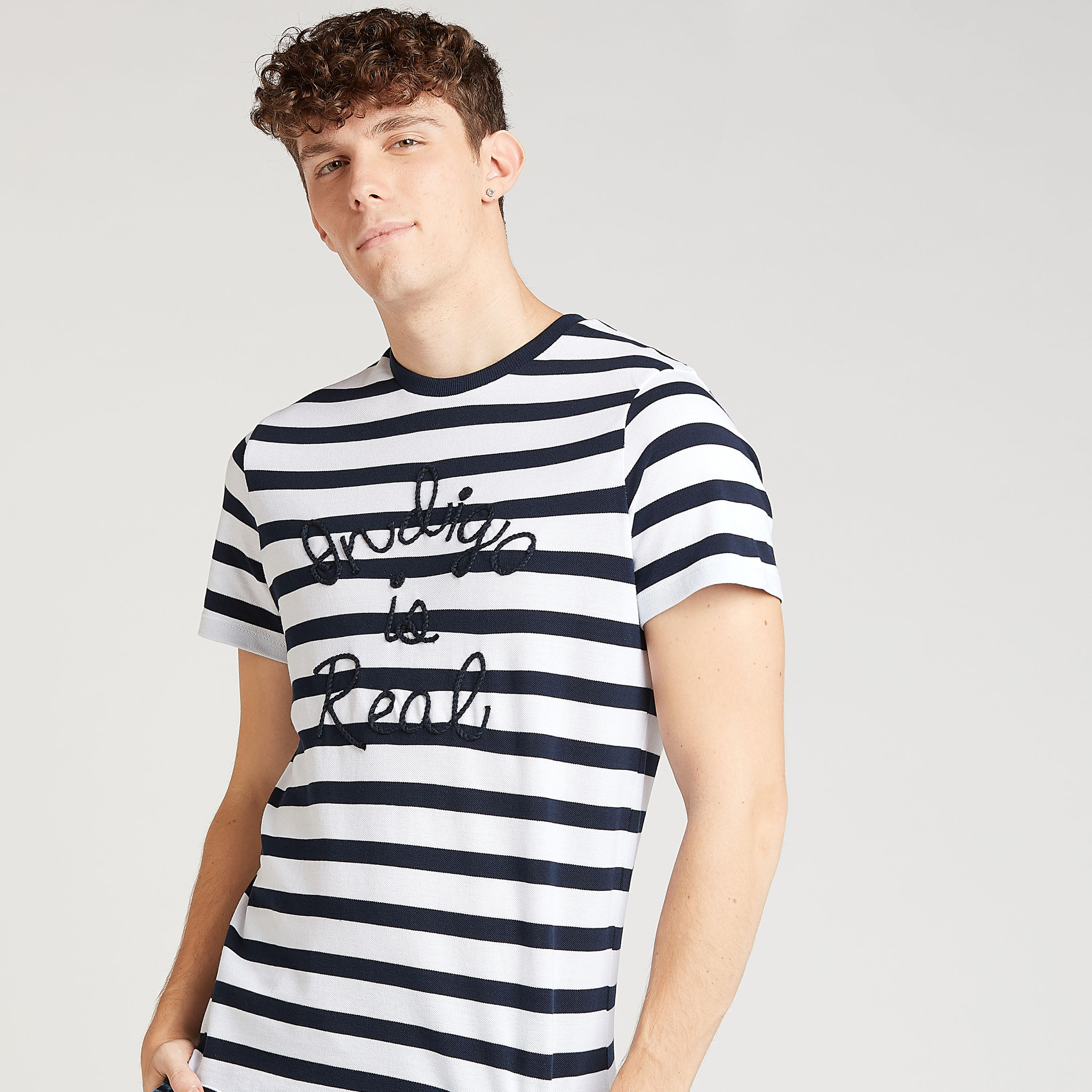 تيشيرت بقصة سليم مخطط بياقة ضيّقة وأكمام قصيرة-men-clothing-tshirtsandpolos-tshirts-image-1