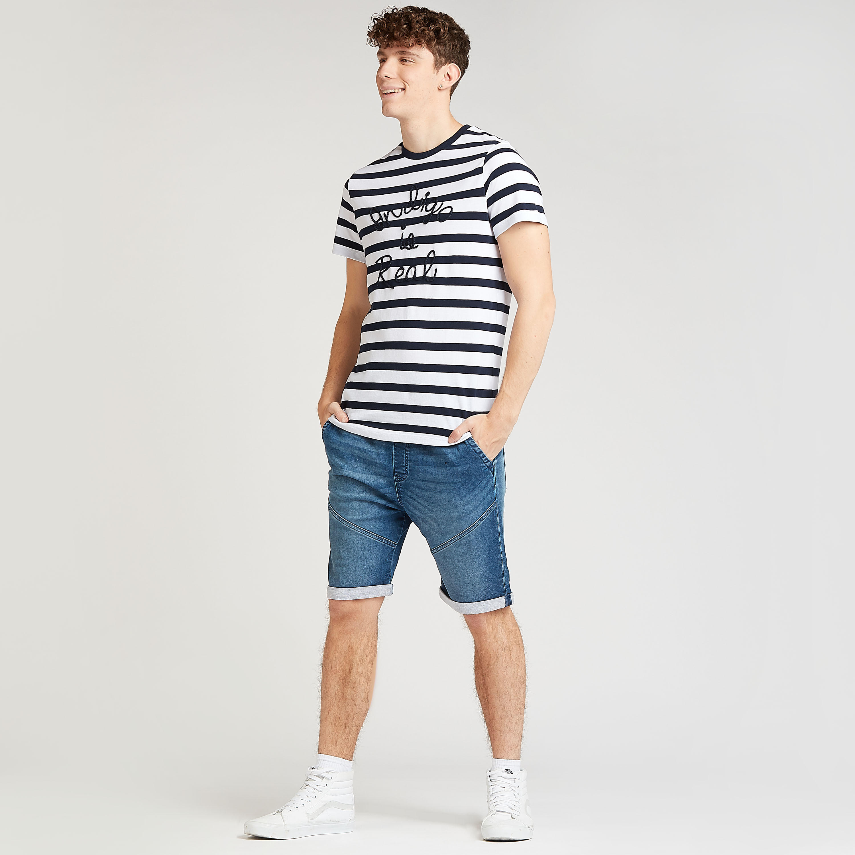 تيشيرت بقصة سليم مخطط بياقة ضيّقة وأكمام قصيرة-men-clothing-tshirtsandpolos-tshirts-image-2