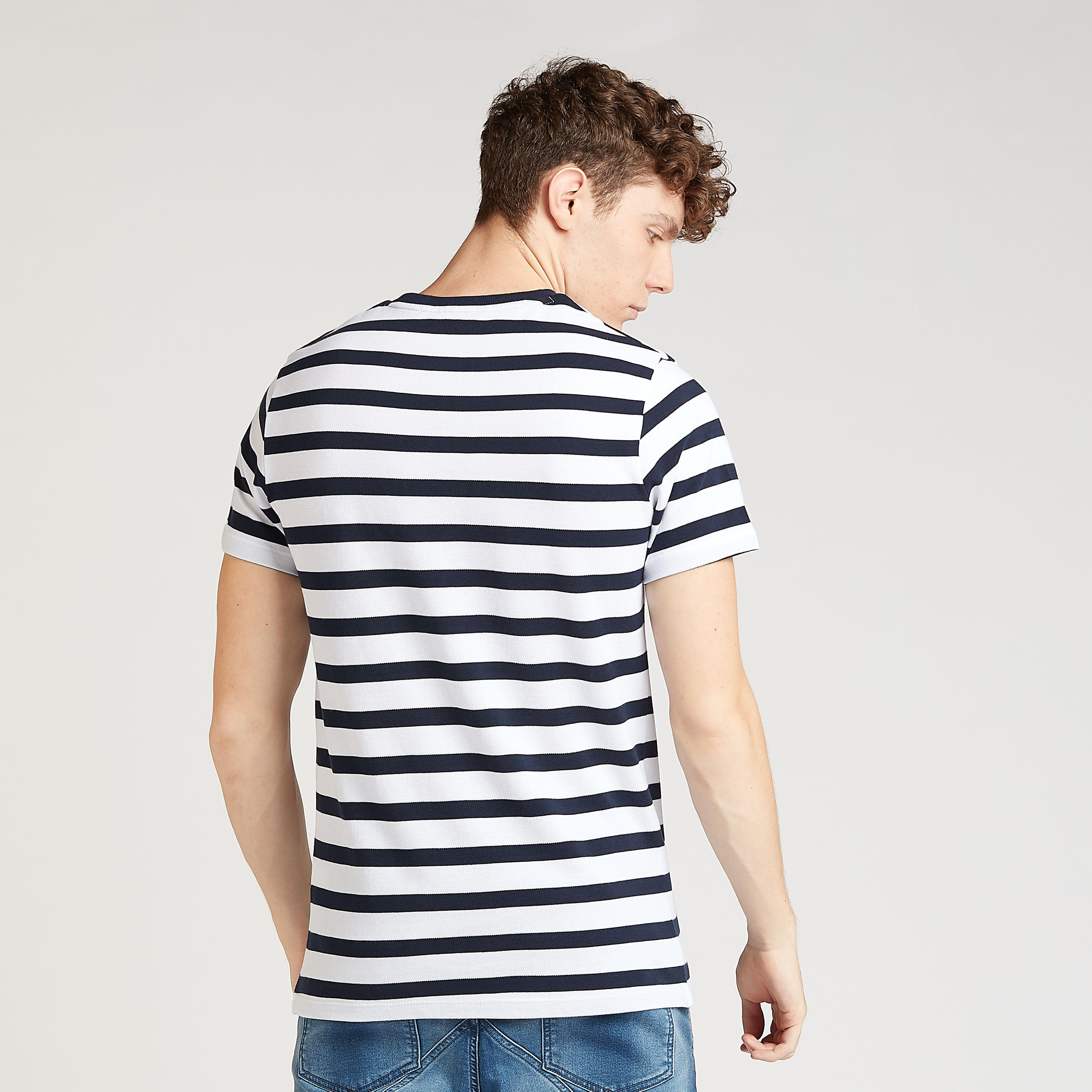 تيشيرت بقصة سليم مخطط بياقة ضيّقة وأكمام قصيرة-men-clothing-tshirtsandpolos-tshirts-image-4